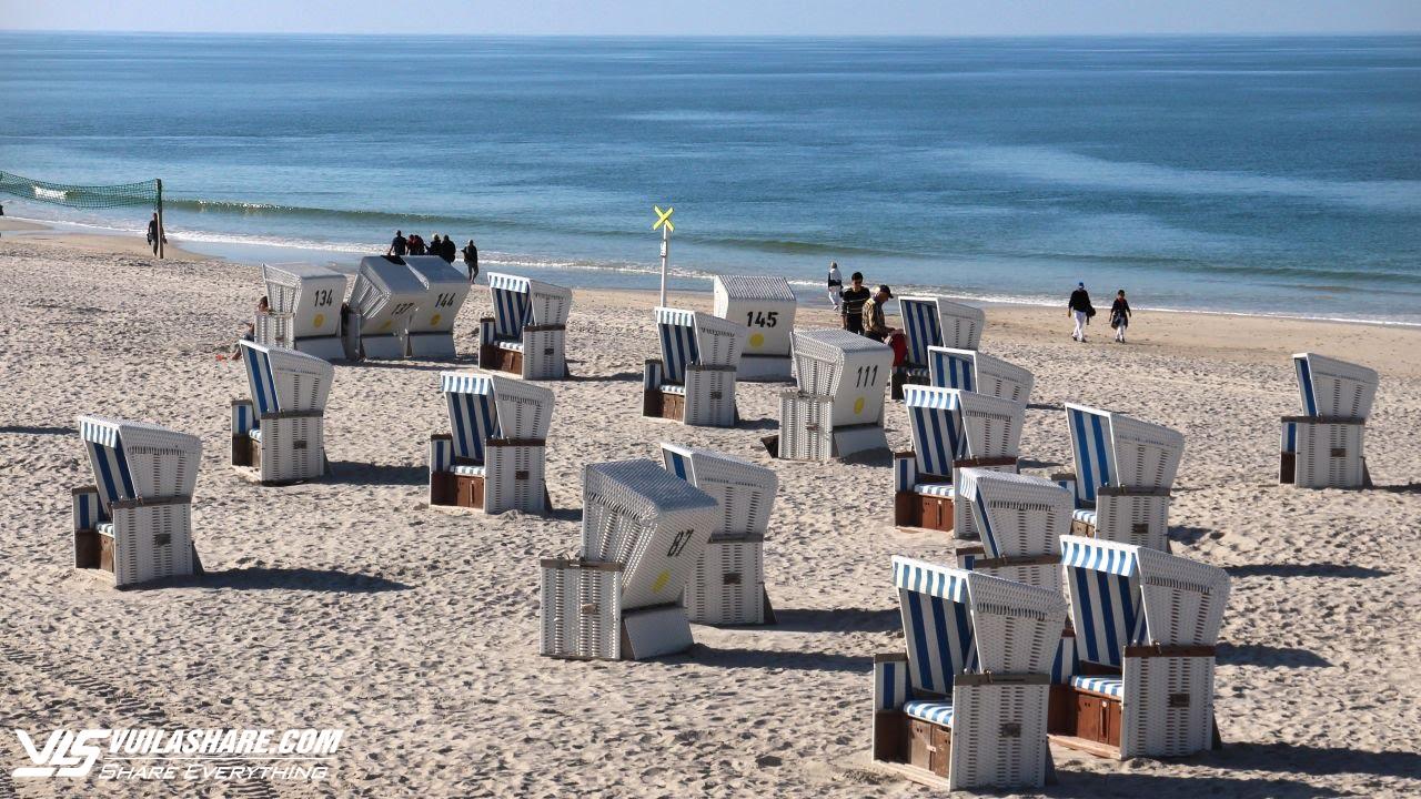 Những bãi biển khỏa thân đẹp nhất thế giới- Ảnh 3.