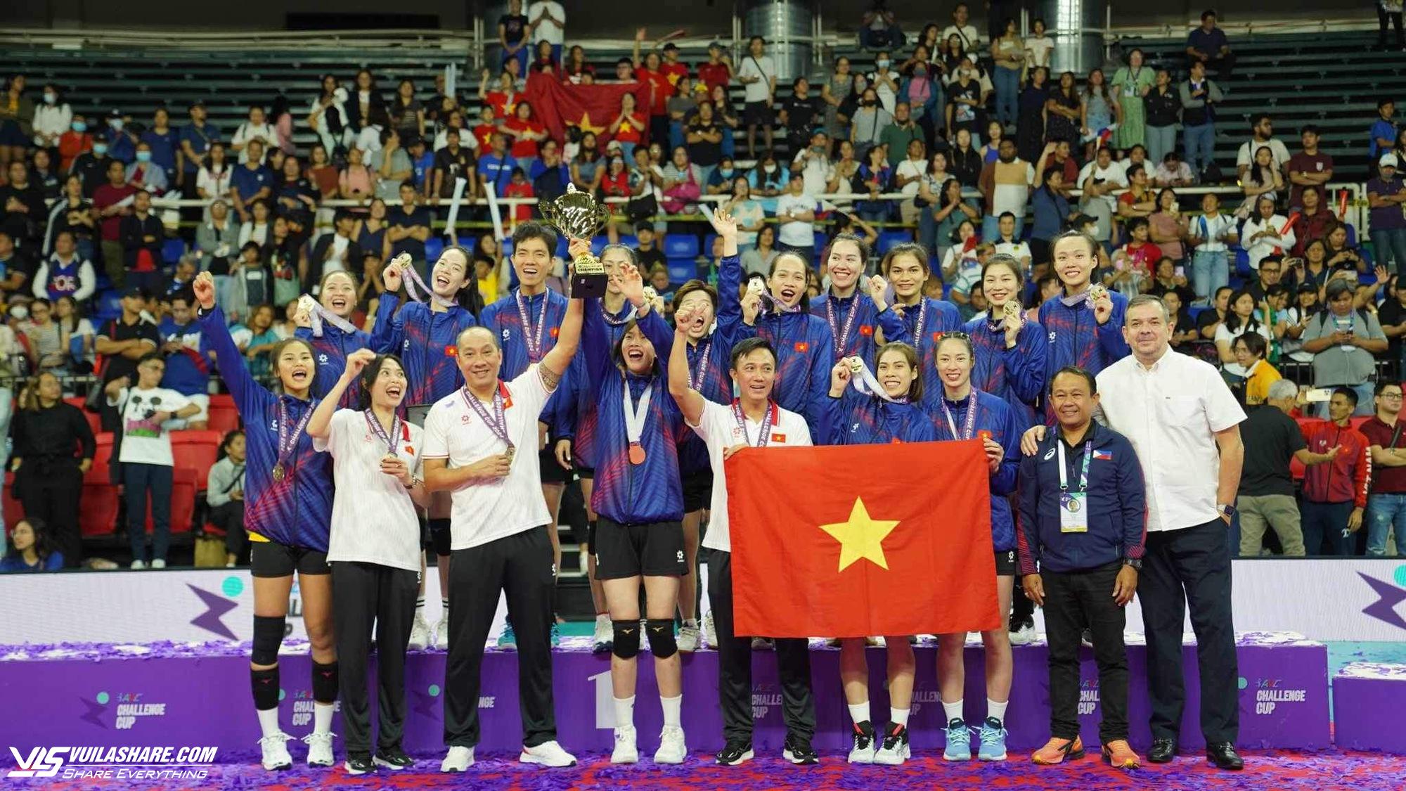 Vô địch AVC Challenge Cup, bóng chuyền nữ Việt Nam thăng hạng, qua mặt Hàn Quốc - Ảnh 1.