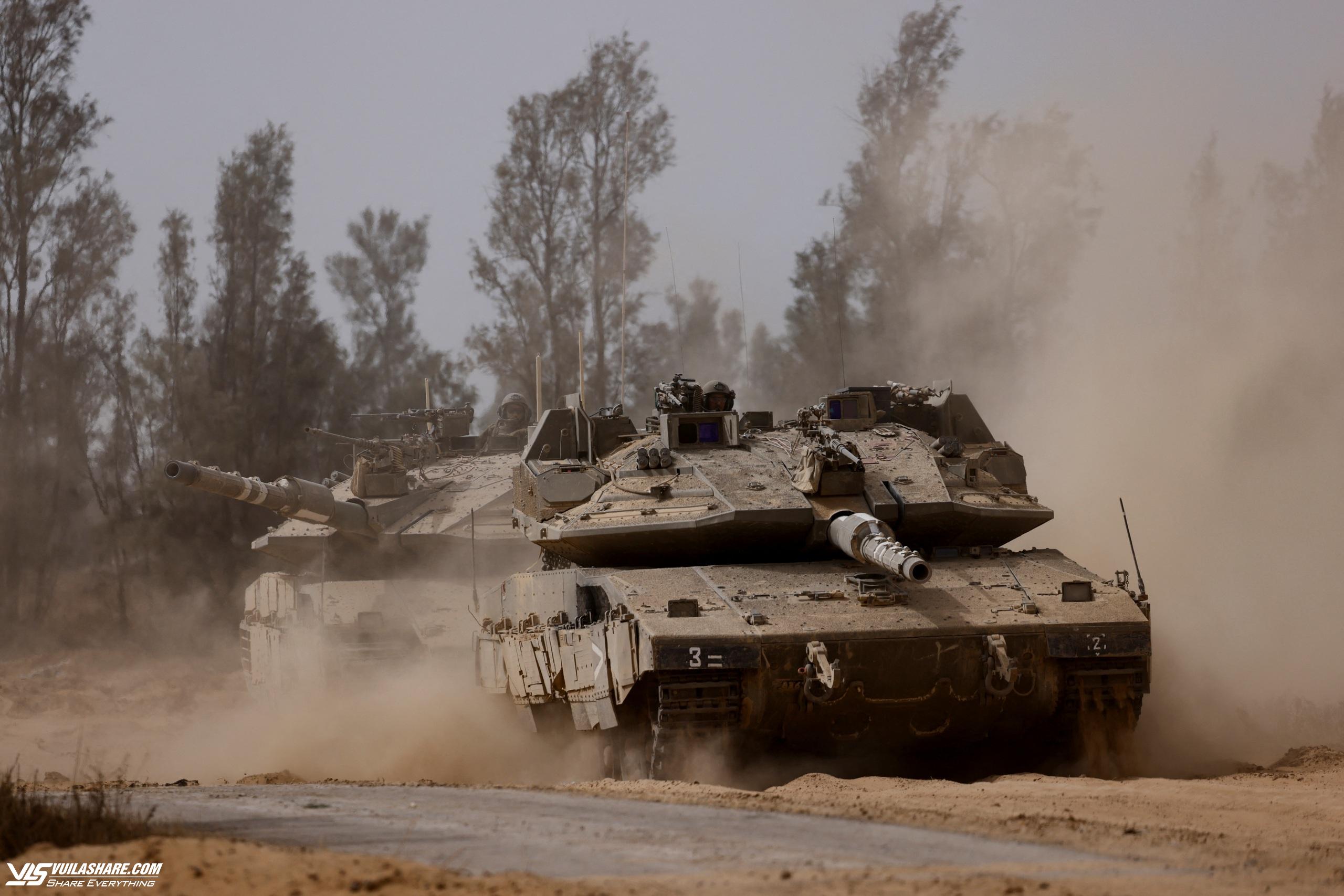 Xe tăng Israel tiến vào trung tâm Rafah sau vụ không kích gây phẫn nộ- Ảnh 1.