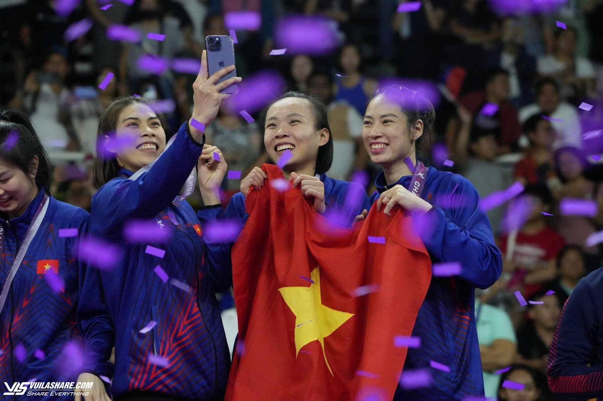 Vô địch AVC Challenge Cup, bóng chuyền nữ Việt Nam thăng hạng, qua mặt Hàn Quốc - Ảnh 4.