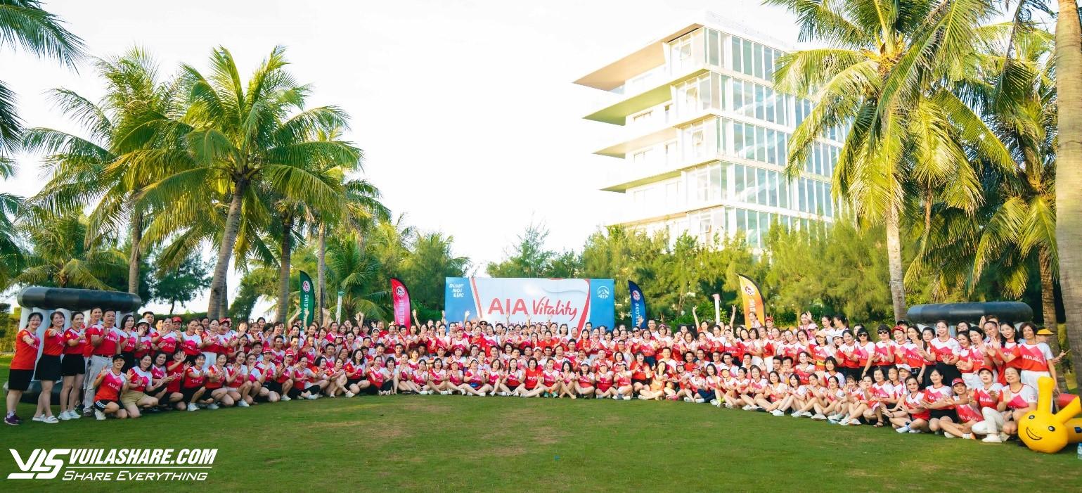 Nhân viên tham gia cộng đồng "Sống khỏe cùng AIA Vitality" - một trong các hoạt động phát triển nhân sự toàn diện trên 4 hạng mục (thể chất, tinh thần, tài chính, chuyên môn) của AIA Việt Nam