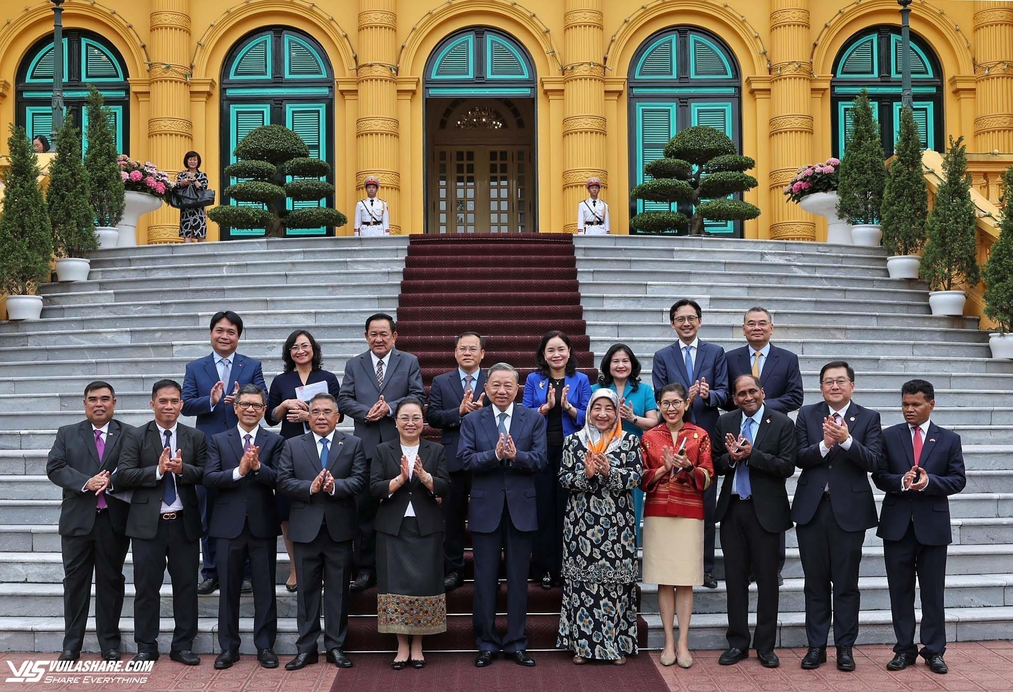 Đại sứ các nước ASEAN đến chào và chúc mừng Chủ tịch nước Tô Lâm- Ảnh 1.