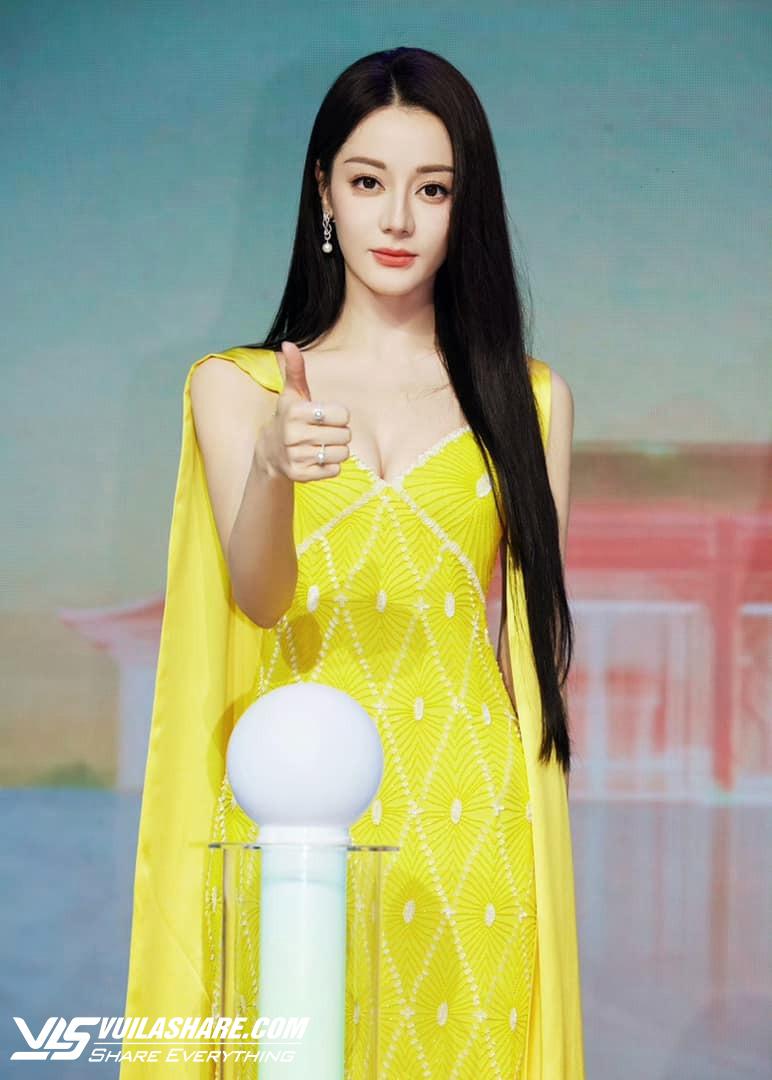 Nhiệt Ba khiến fan thất vọng toàn tập vì chiếc váy thảm họa- Ảnh 2.