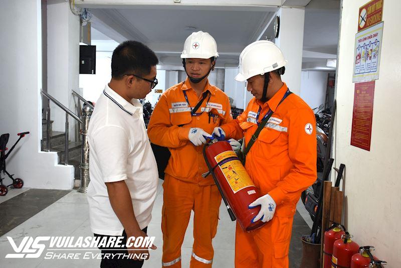 Sau vụ cháy ở Trung Kính, EVNHANOI khuyến cáo người dân sử dụng điện an toàn- Ảnh 1.