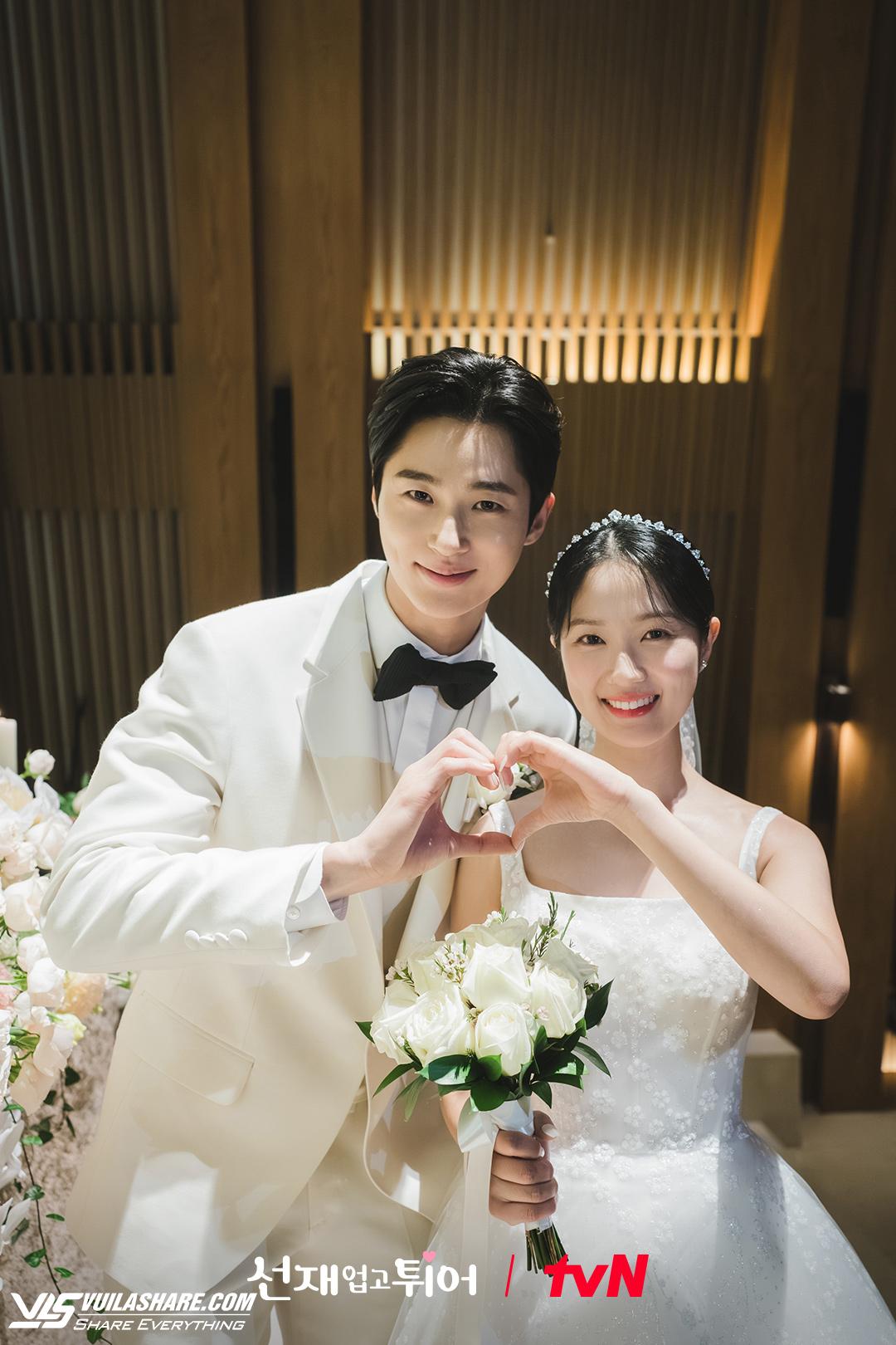 Ảnh cưới Byeon Woo Seok và Kim Hye Yoon trong 'Cõng anh mà chạy'- Ảnh 6.