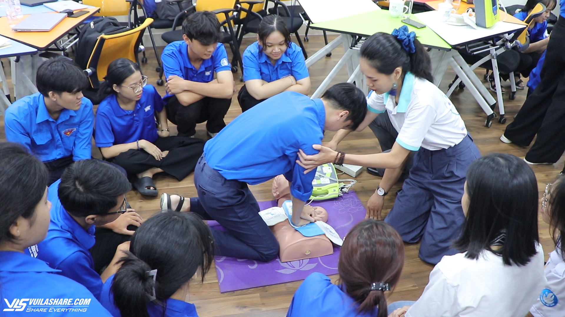 Trường đại học đầu tiên tại Việt Nam có máy khử rung tim đặt trong khuôn viên- Ảnh 2.