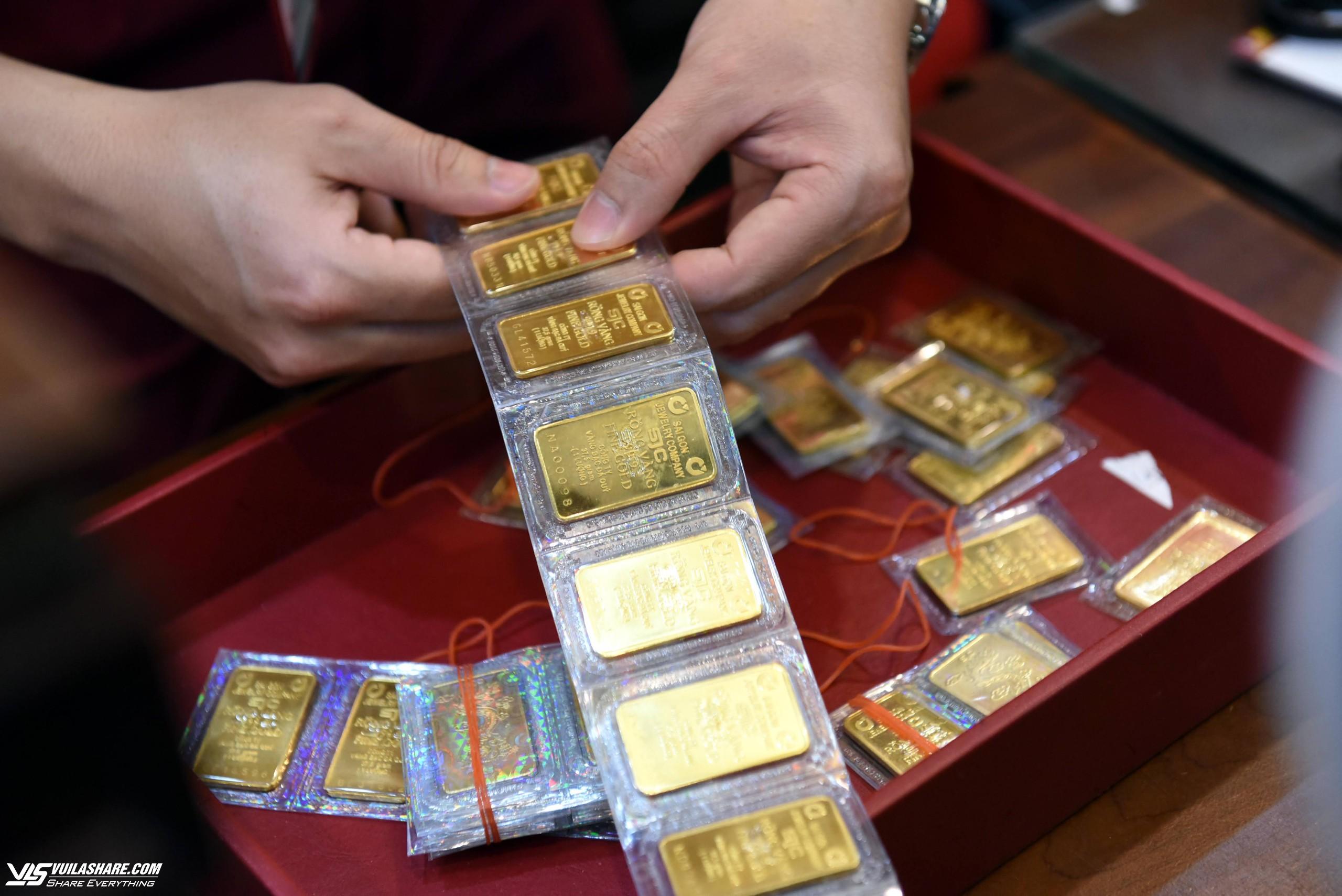 Giá vàng hôm nay 28.5.2024: Tăng mạnh sau khi Ngân hàng Nhà nước tuyên bố dừng bán vàng- Ảnh 1.