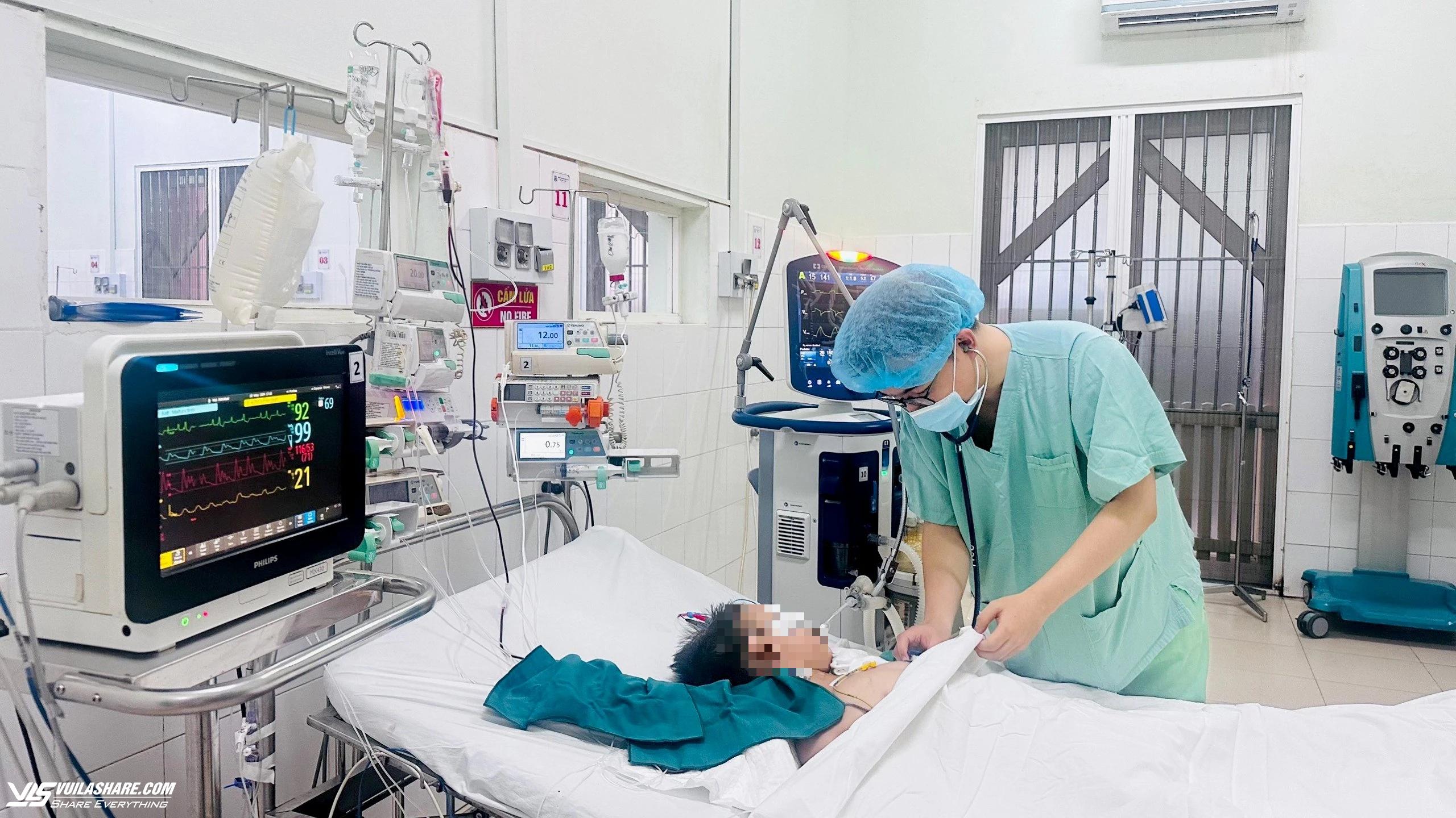 'Nghẹt thở' cứu sống bệnh nhi sốc tim nặng tại Bệnh viện T.Ư Huế- Ảnh 2.