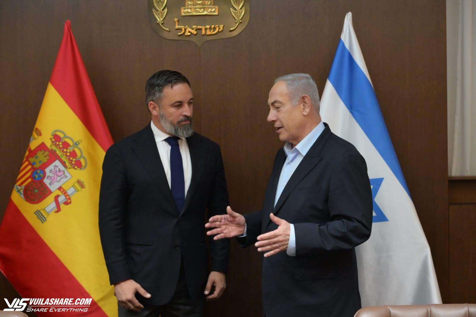 Nghị sĩ cực hữu Tây Ban Nha gây tranh cãi vì đến Israel giữa căng thẳng- Ảnh 1.