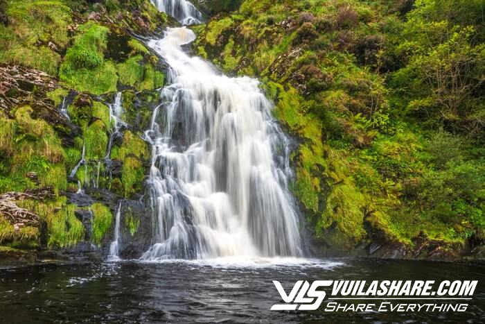Ngất ngây trước vẻ đẹp hùng vĩ của những thác nước tại Ireland- Ảnh 4.
