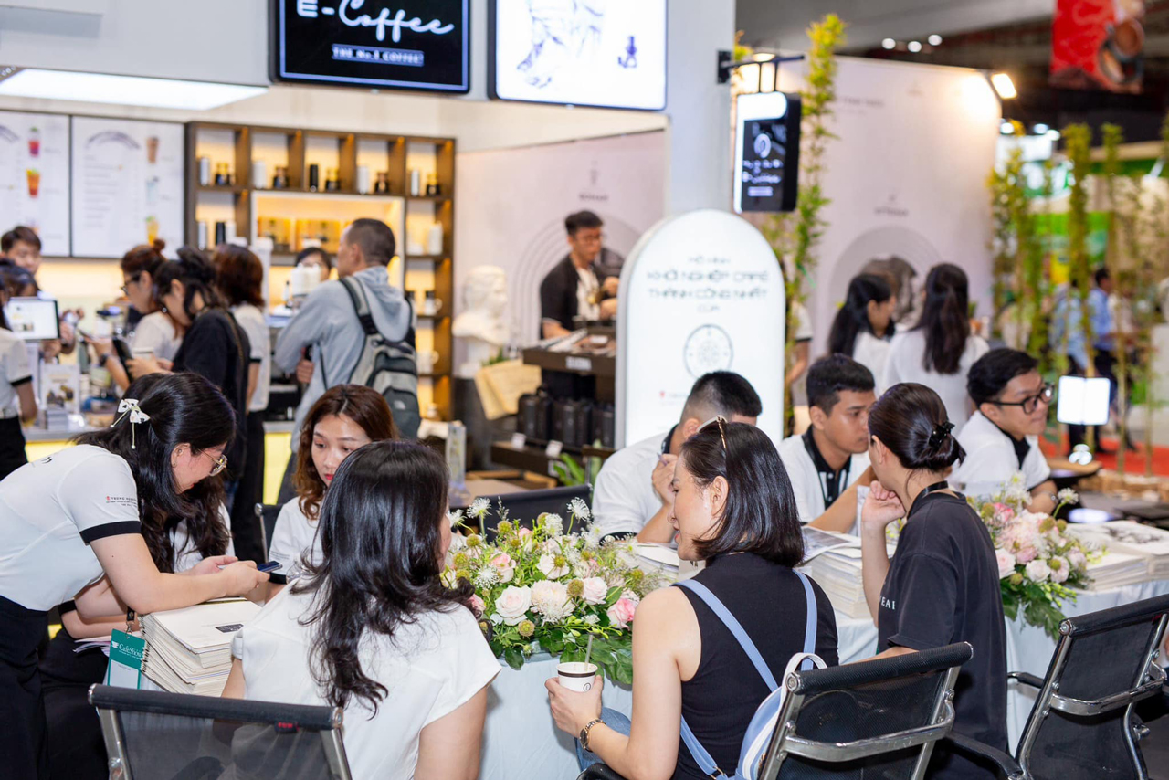 Đông đảo đối tác, khách hàng tham gia tư vấn, mong muốn khởi nghiệp thành công cùng Trung Nguyên E-Coffee tại Café Show Việt Nam 2024