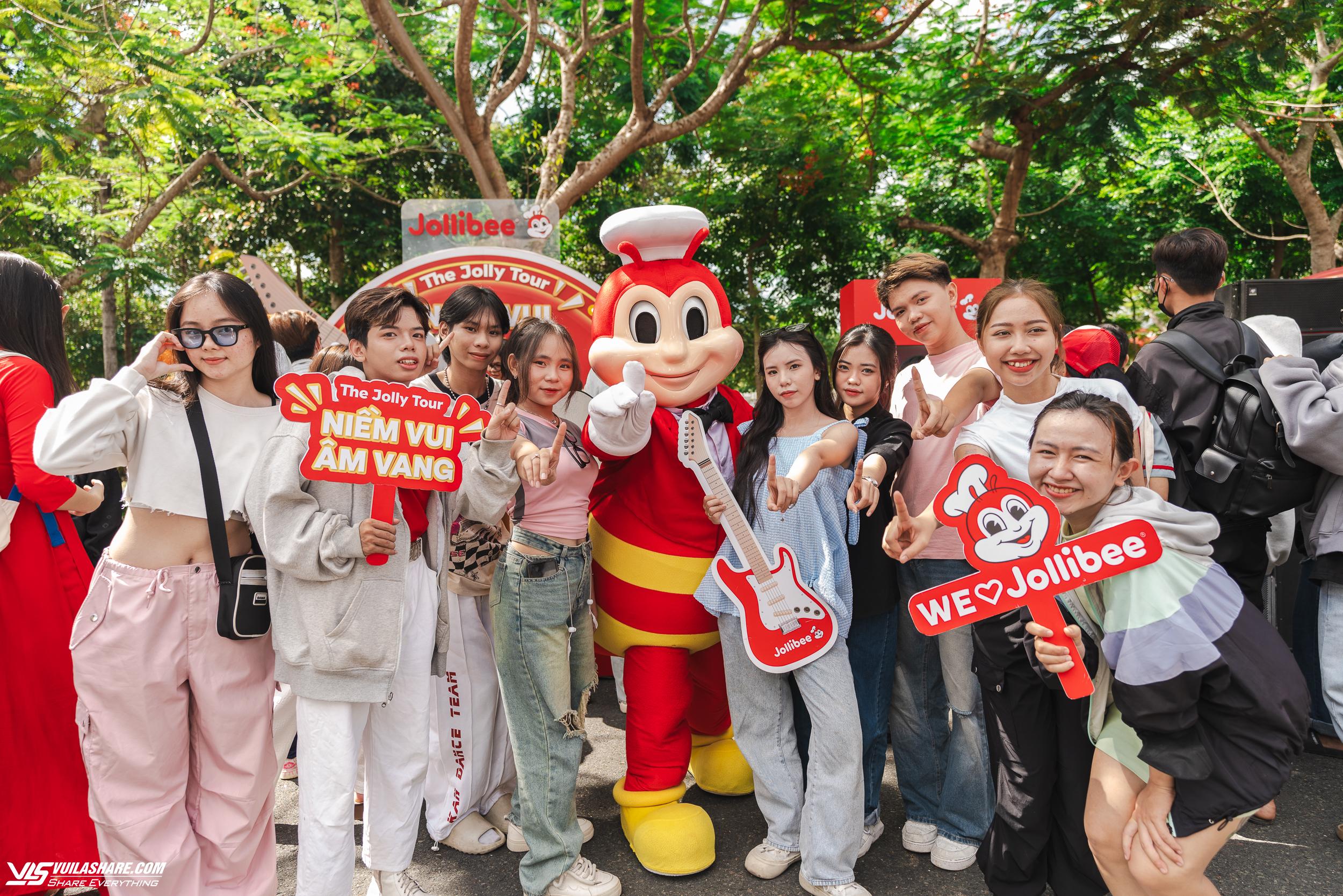 Kết thúc hành trình xuyên Việt, The Jolly Tour thu hút 300.000 sinh viên 'quẩy' hết mình- Ảnh 1.