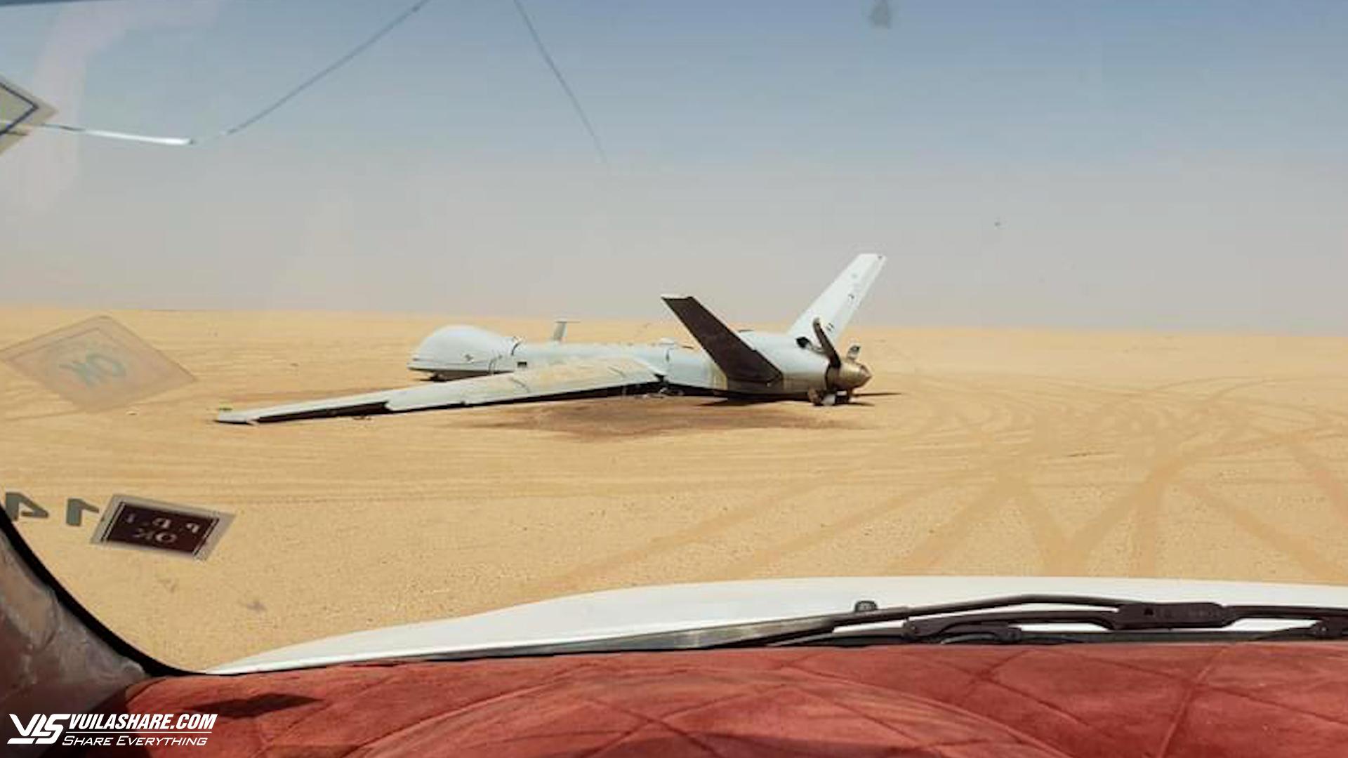 Thêm một UAV MQ-9 của Mỹ bị Houthi bắn phơi xác trên sa mạc Yemen?- Ảnh 1.