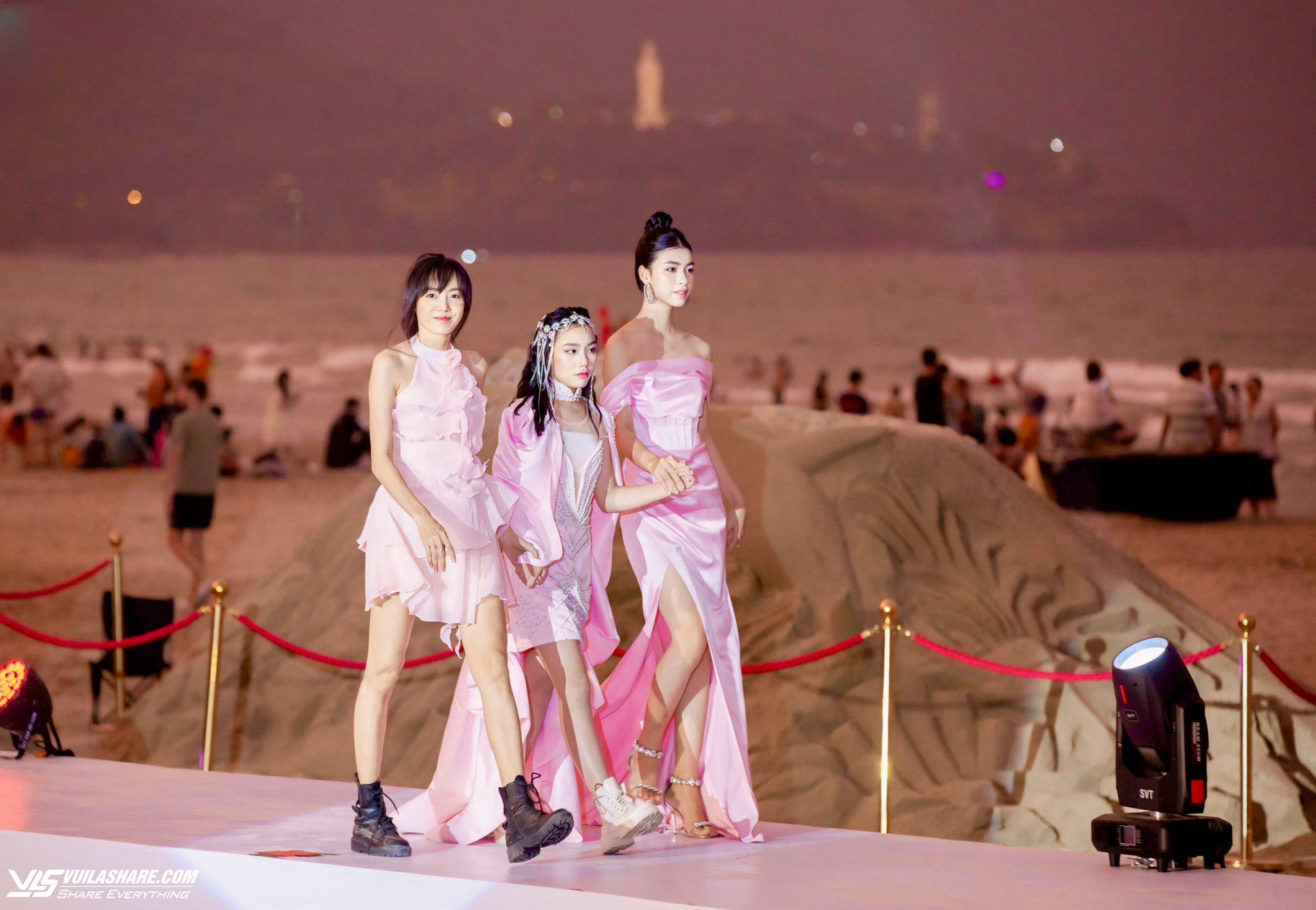 Mẫu nhí Trần Lê Băng Châu gây ấn tượng trên các sàn diễn thời trang- Ảnh 4.