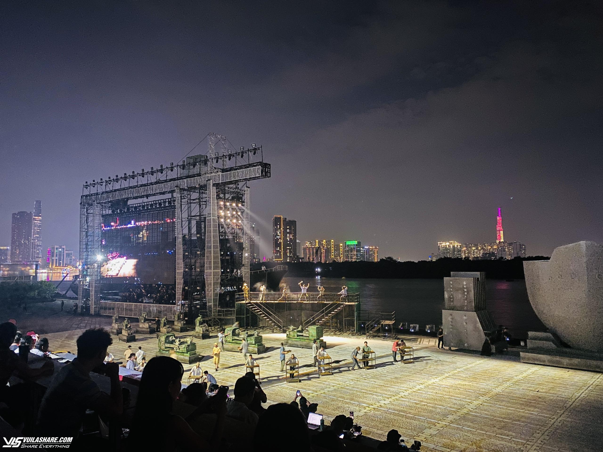 Hậu trường buổi tổng duyệt hoành tráng vở đại nhạc kịch trên sông Sài Gòn- Ảnh 3.