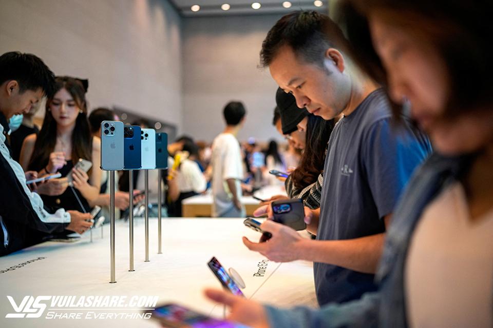 Mạnh tay giảm giá, doanh số iPhone tăng vọt tại Trung Quốc- Ảnh 1.