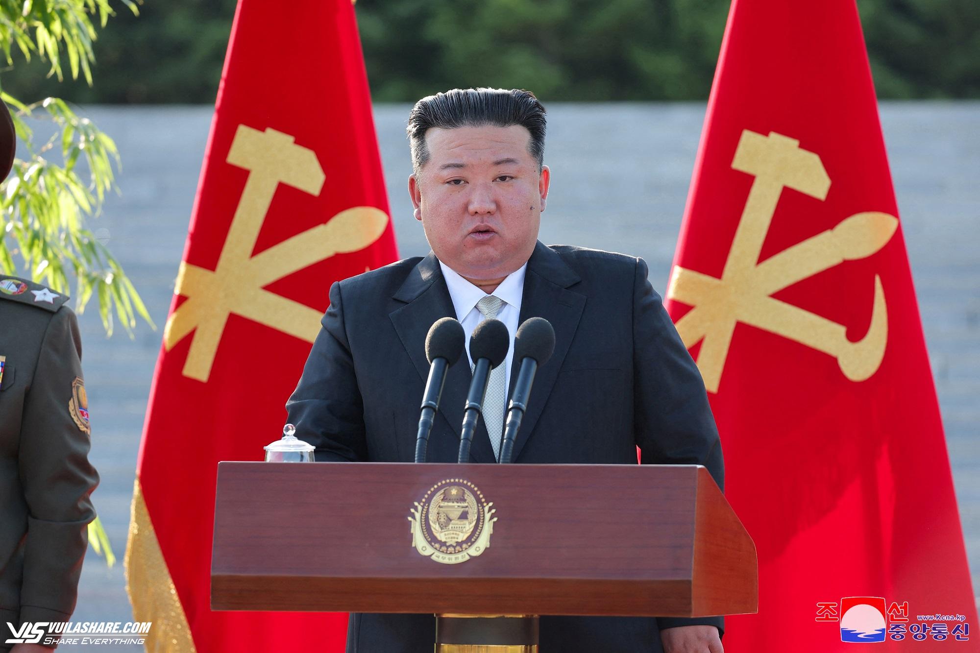 Ông Kim Jong-un nói gì sau khi Triều Tiên phóng vệ tinh do thám thất bại?- Ảnh 1.