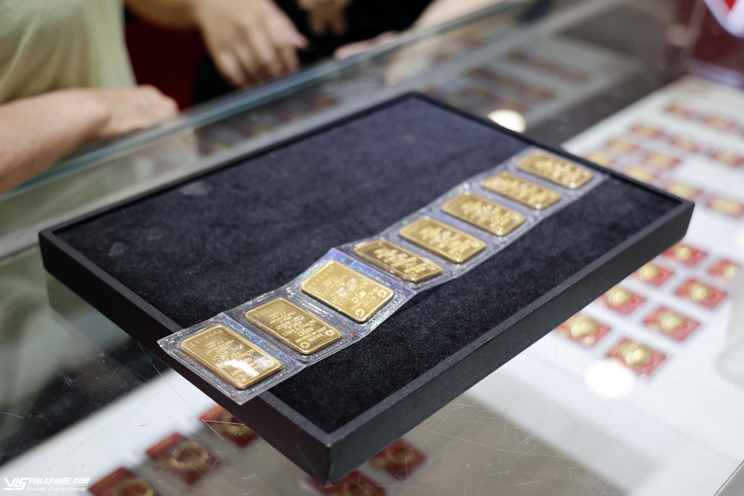 Vàng 'rơi' còn 83 triệu đồng, người mua lỗ 7,5 triệu đồng trong 2 ngày- Ảnh 1.