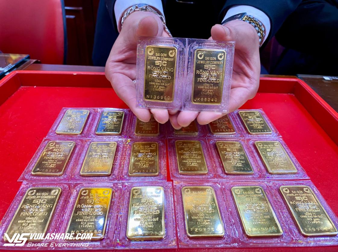 Người dân có thể mua vàng trực tiếp của 4 ngân hàng từ ngày 3.6- Ảnh 1.