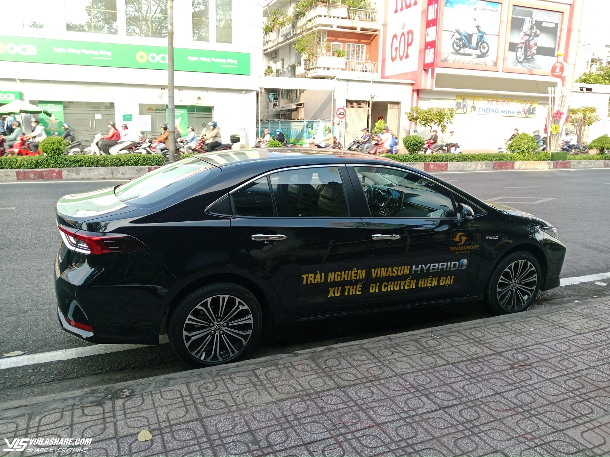 Taxi truyền thống dùng xe hybrid cạnh tranh Xanh SM- Ảnh 2.