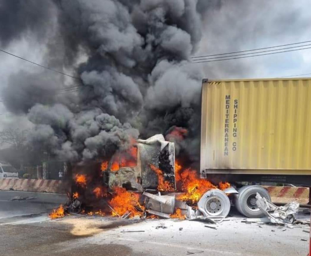 Bình Phước: Tai nạn liên hoàn khiến xe container bốc cháy, nhiều người bị thương- Ảnh 4.