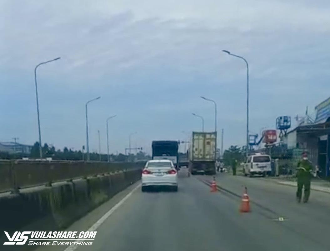 Quảng Ngãi: Tai nạn giao thông giữa xe đầu kéo và xe máy, 1 người tử vong- Ảnh 1.