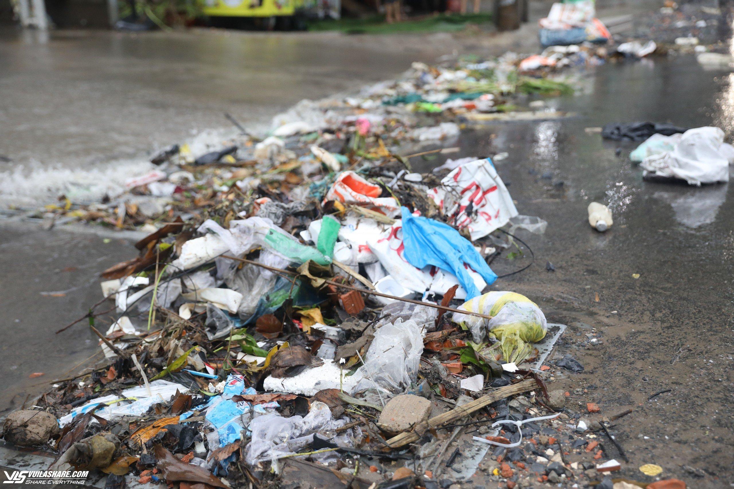 Dự án chống ngập 23 tỉ đồng ở TP.Biên Hòa 'thất thủ' vì rác- Ảnh 3.