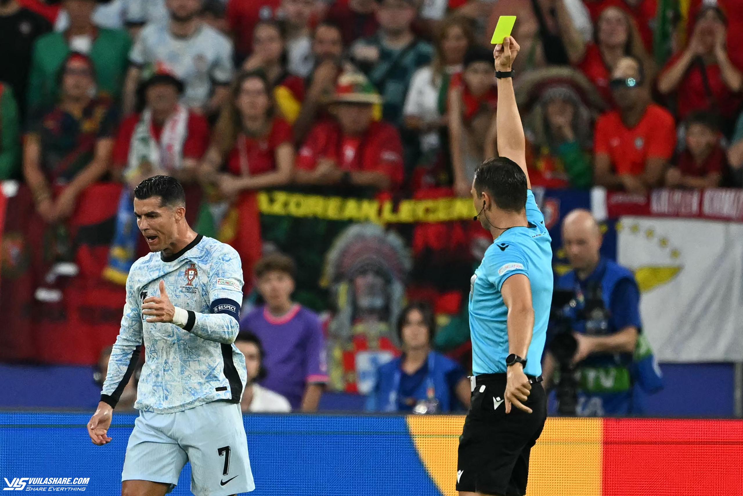 Địa chấn lớn nhất EURO 2024: Georgia đánh bại Bồ Đào Nha, khiến Ronaldo hoàn toàn 'tắt tiếng'- Ảnh 2.