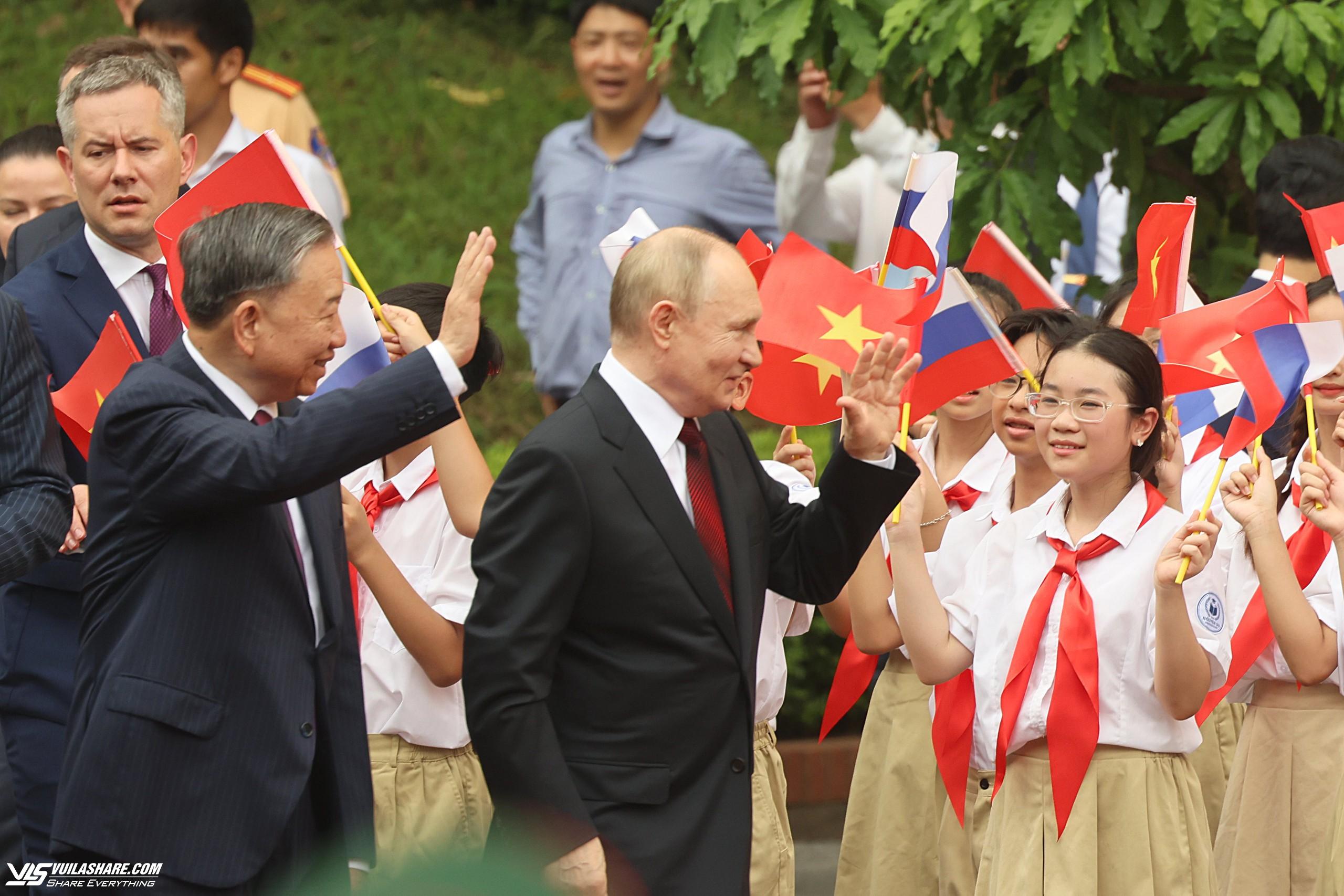 Chủ tịch nước Tô Lâm chủ trì lễ đón Tổng thống Nga Vladimir Putin- Ảnh 1.