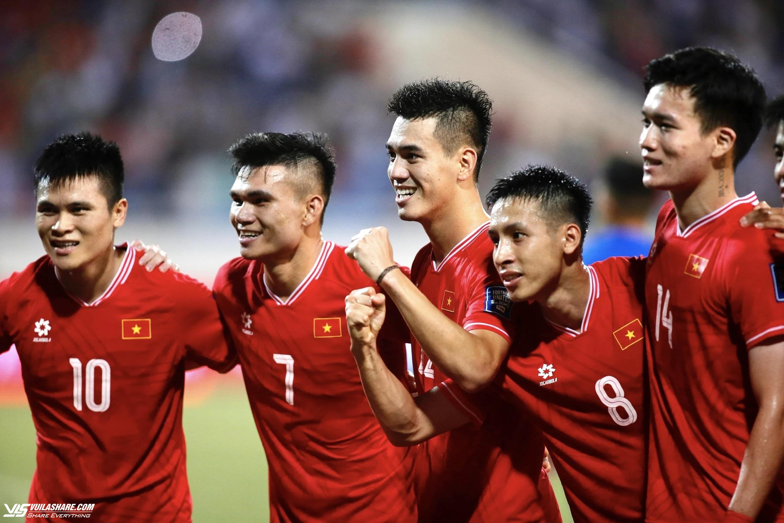 Nhiều người mong muốn tuyển Việt Nam sẽ đi tiếp vòng loại World Cup, bạn thì sao?- Ảnh 1.