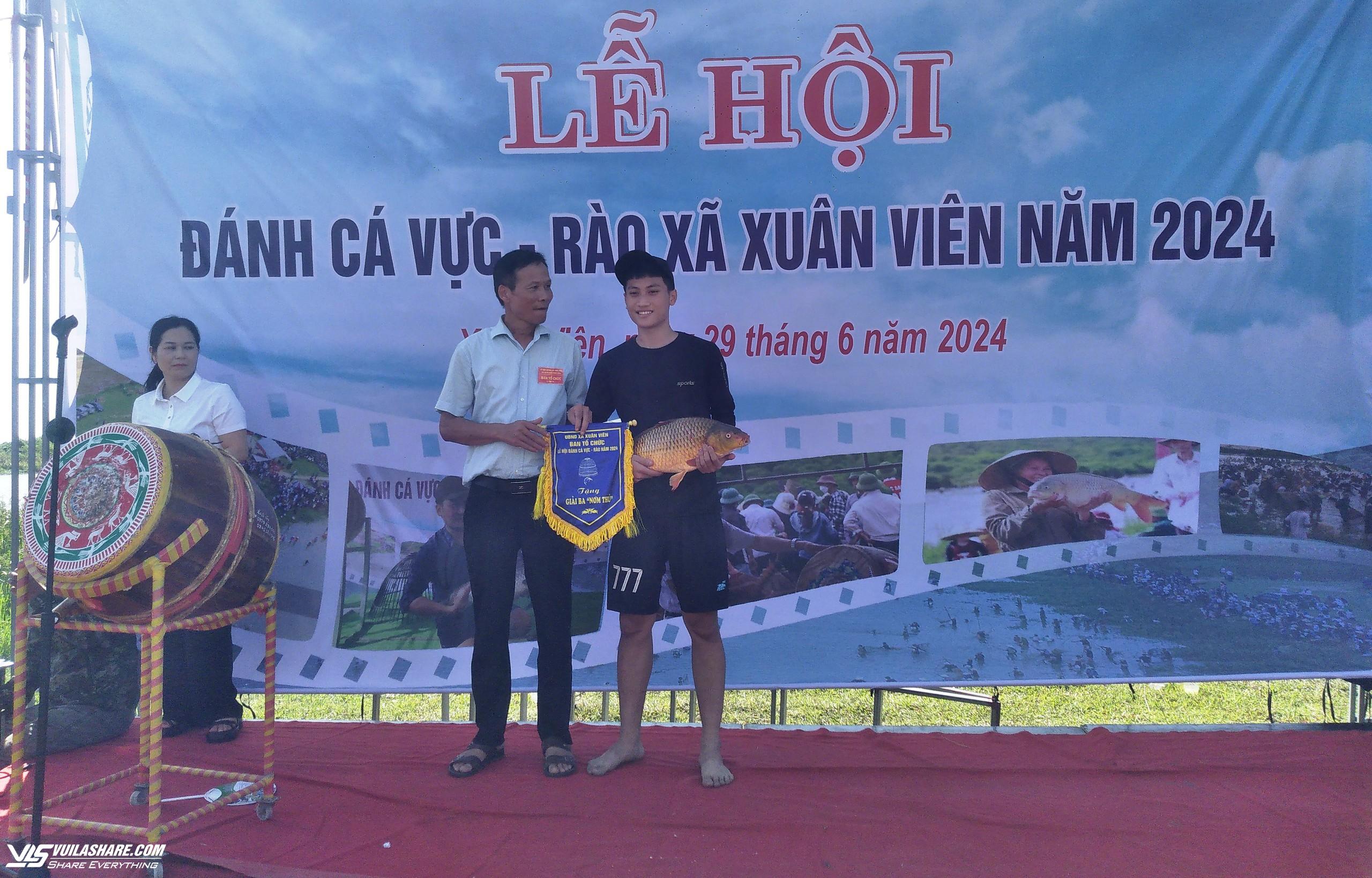 Người dân ùn ùn tham gia lễ hội bắt cá Đồng Hoa- Ảnh 11.