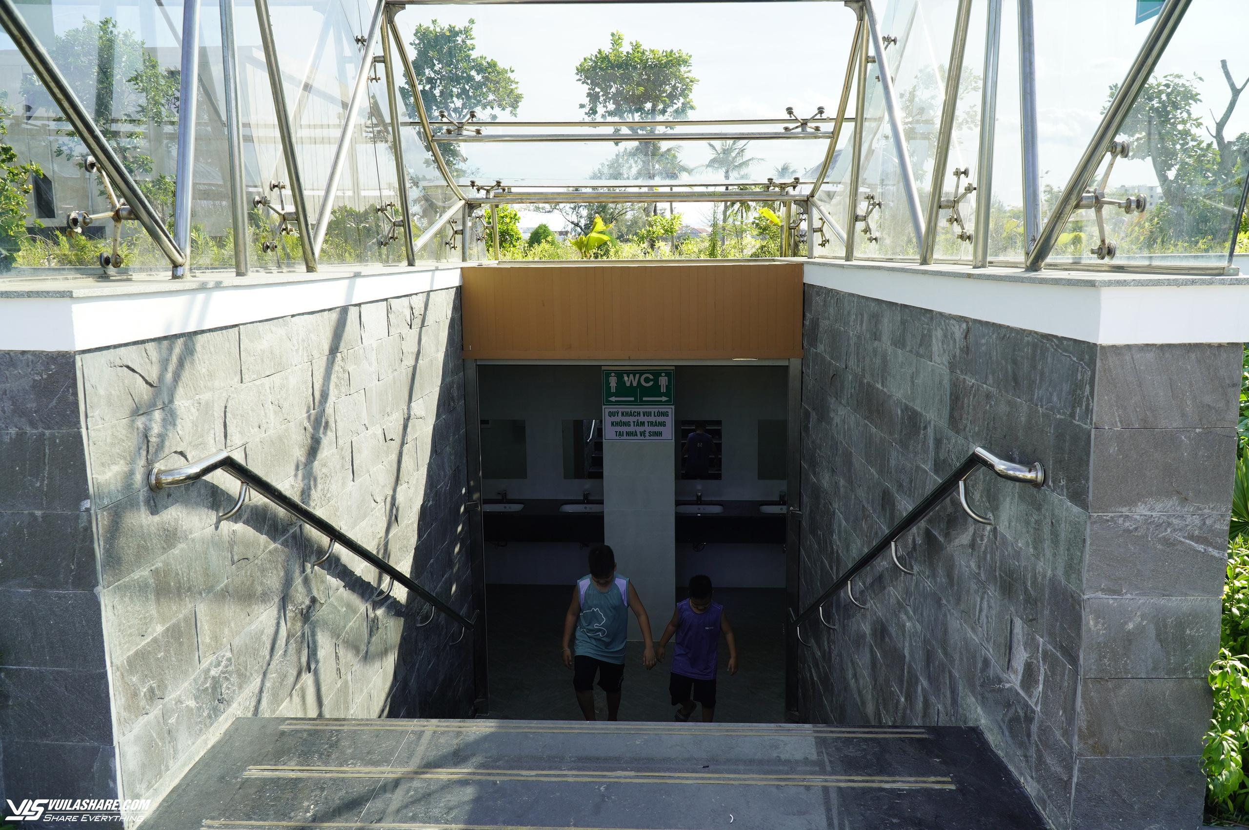 Cận cảnh nhà vệ sinh tiền tỉ xây ngầm dưới đất ở Quảng Bình- Ảnh 4.