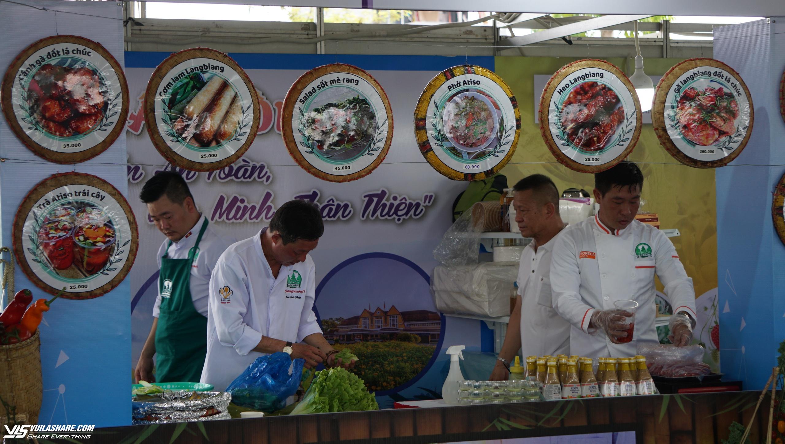 Tinh hoa ẩm thực nhiều tỉnh, thành hội tụ tại Sầm Sơn- Ảnh 9.