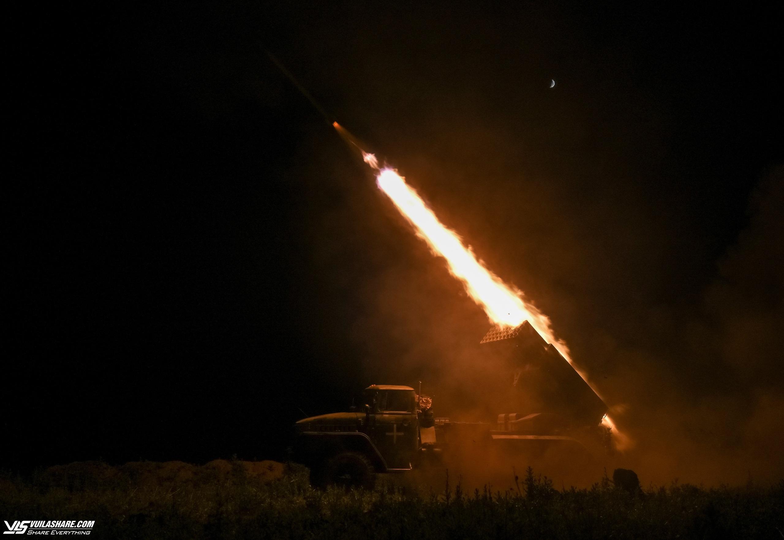 Chiến sự Ukraine ngày 842: Kyiv để lọt tên lửa Nga, phản đối điều kiện ngừng bắn- Ảnh 1.