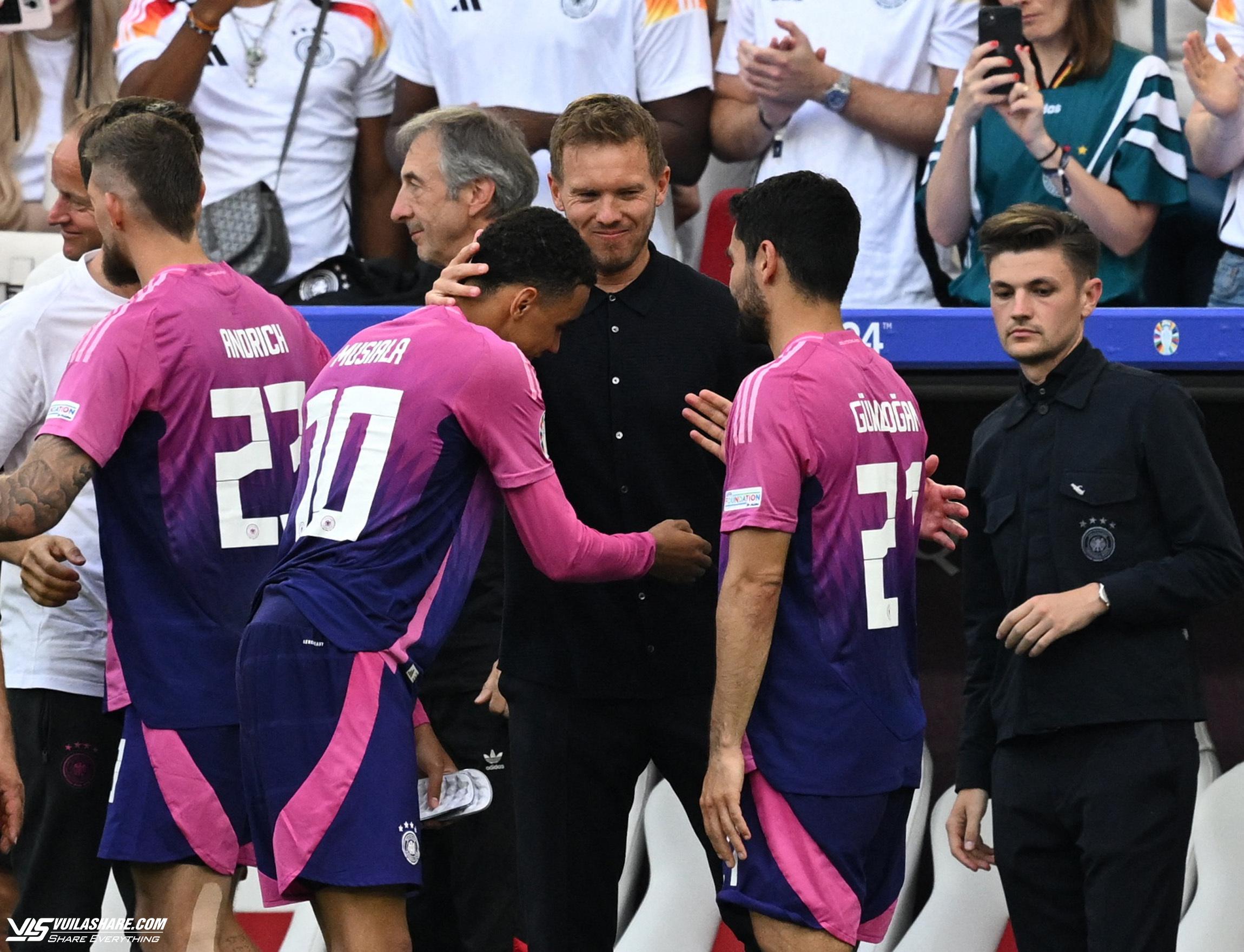 HLV đội tuyển Đức khen nức nở học trò, HLV Hungary trách trọng tài ‘tệ nhất trên sân’- Ảnh 1.