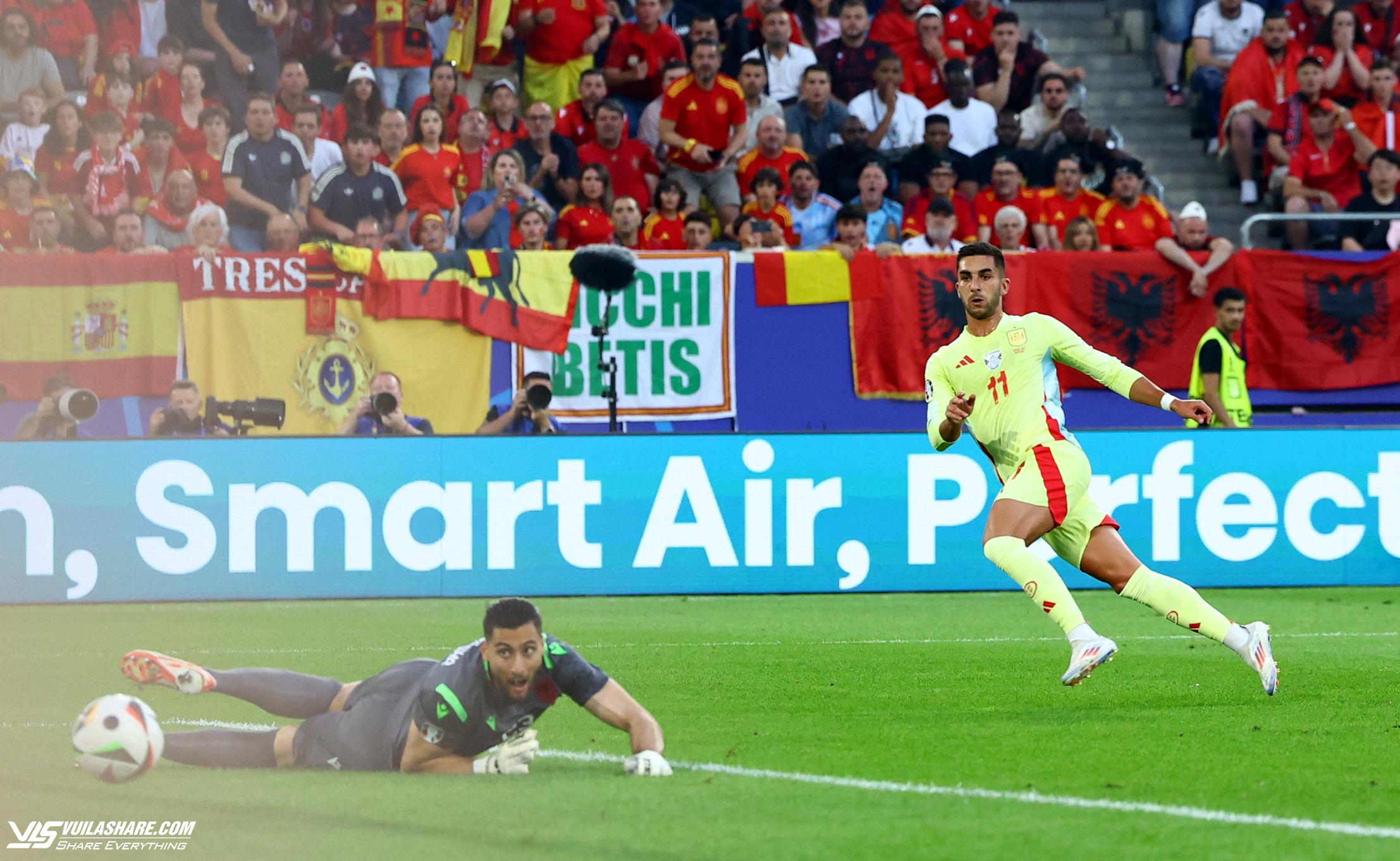 Thắng dễ Albania, đội tuyển Tây Ban Nha vào vòng play-off với ngôi đầu bảng 'tử thần'- Ảnh 2.