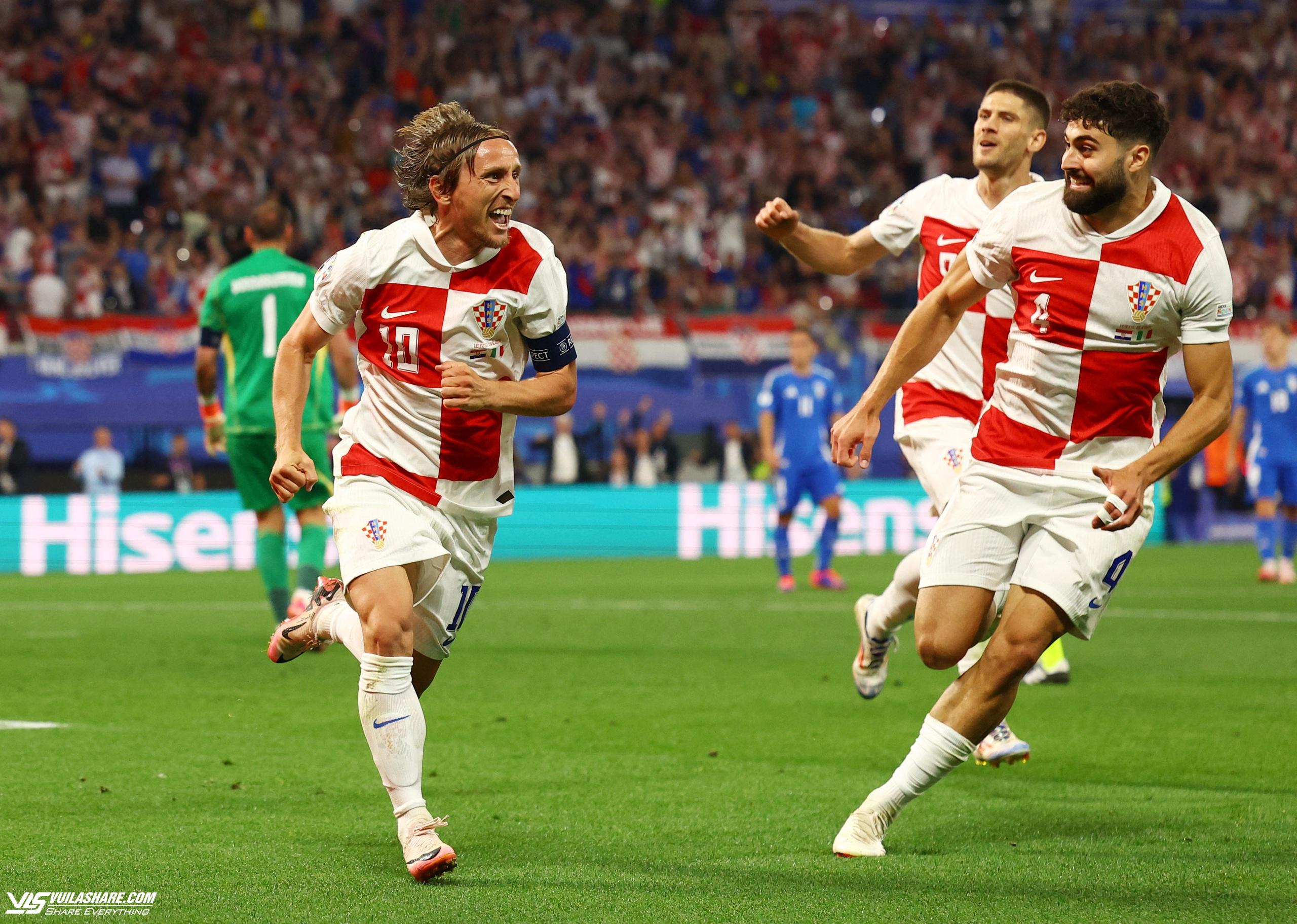 Luka Modric hạnh phúc mở tỷ số cho đội tuyển Croatia