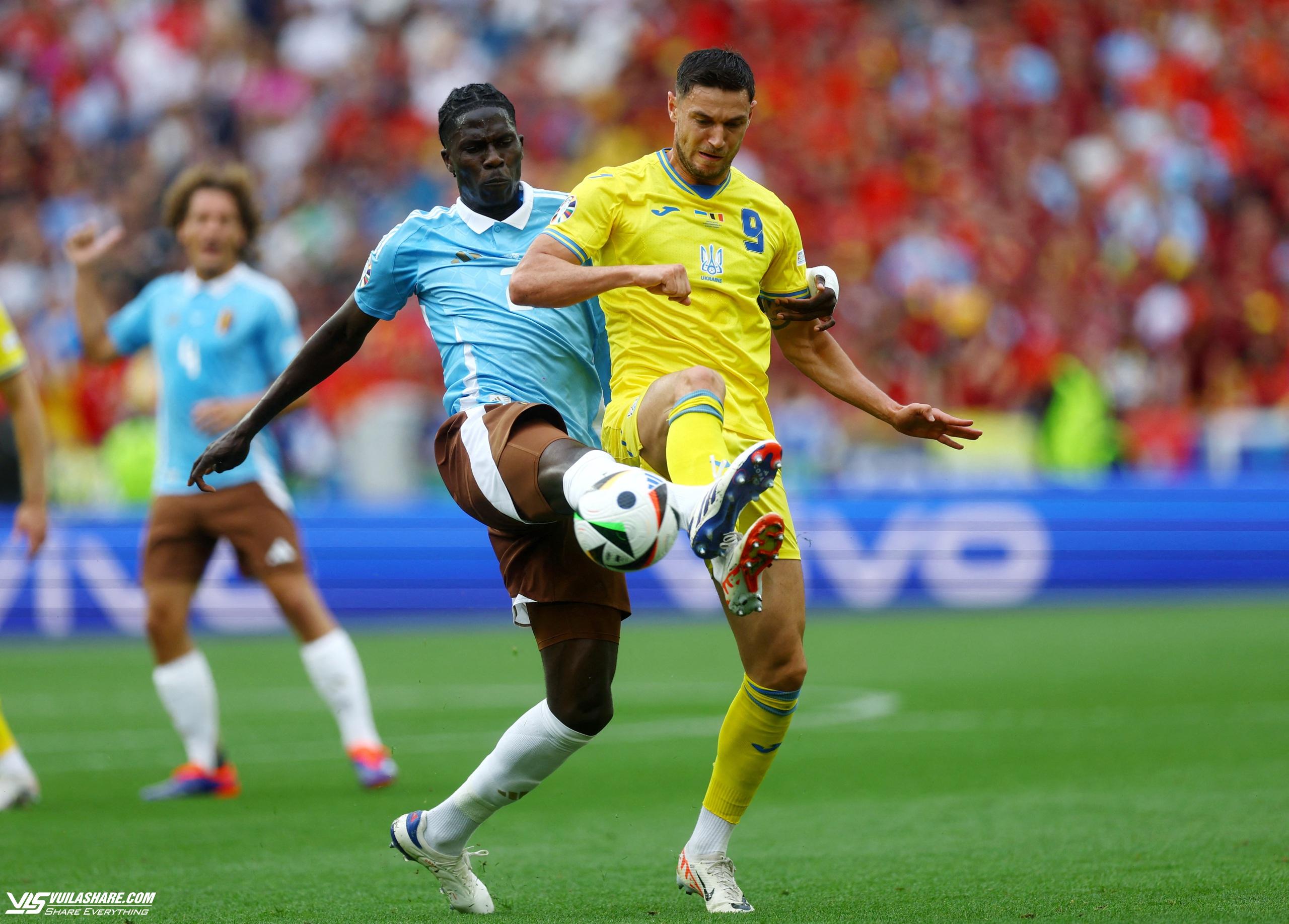 Lukaku vẫn ‘ghét’ ghi bàn, đội tuyển Bỉ bị Ukraine cầm hòa, đấu Pháp ở vòng play-off- Ảnh 1.