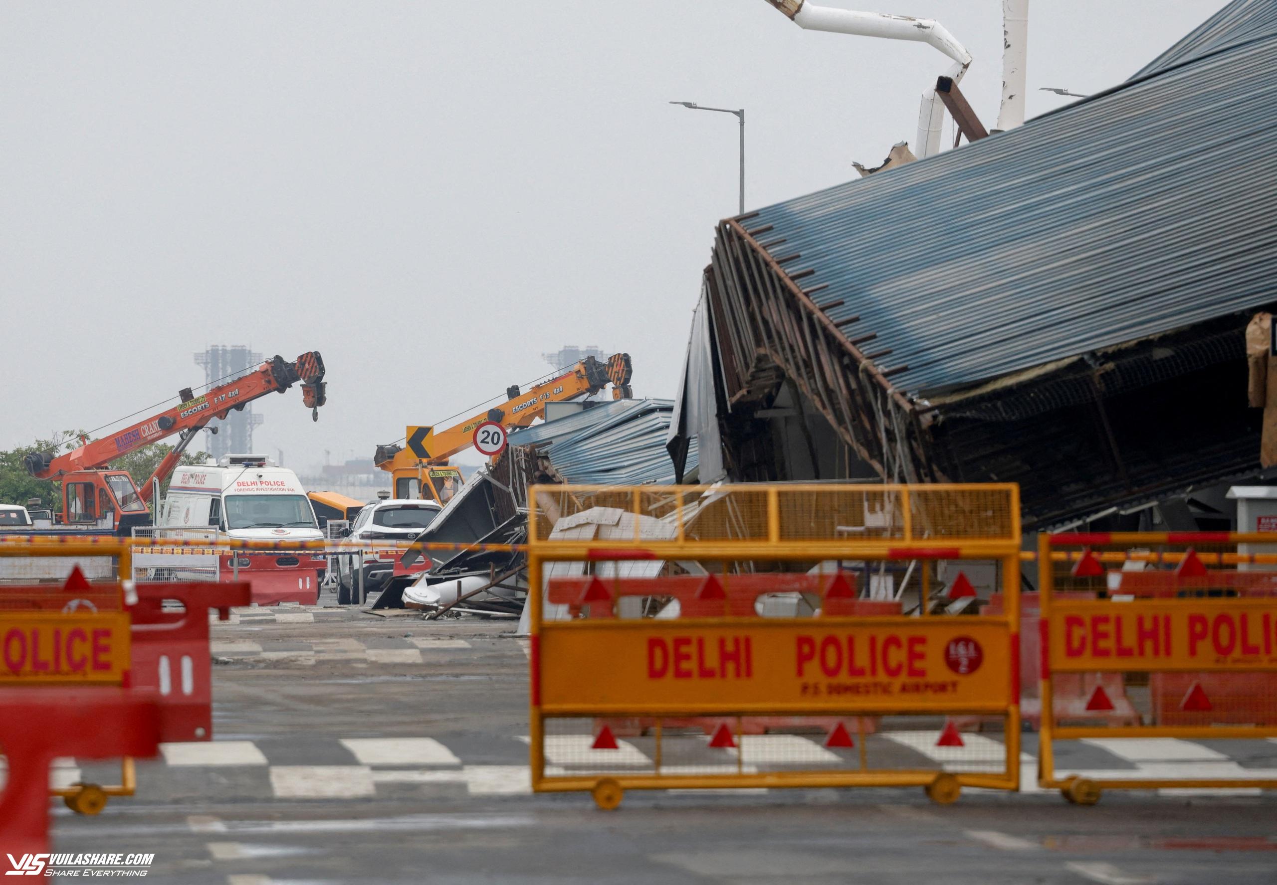 Mái che nhà ga sân bay đổ sập làm một người chết, gián đoạn bay ở Ấn Độ- Ảnh 2.