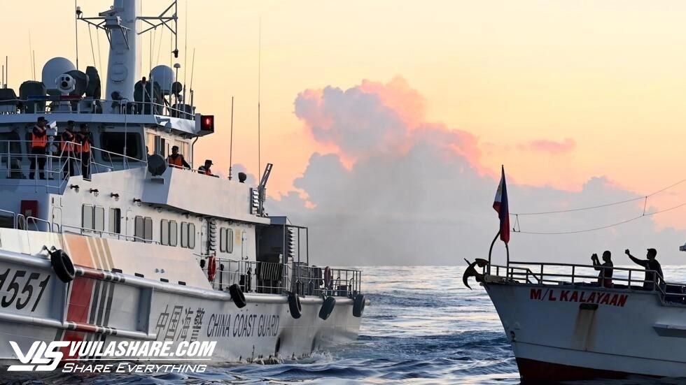 Trung Quốc - Philippines 'căng như dây đàn' ở Biển Đông- Ảnh 1.