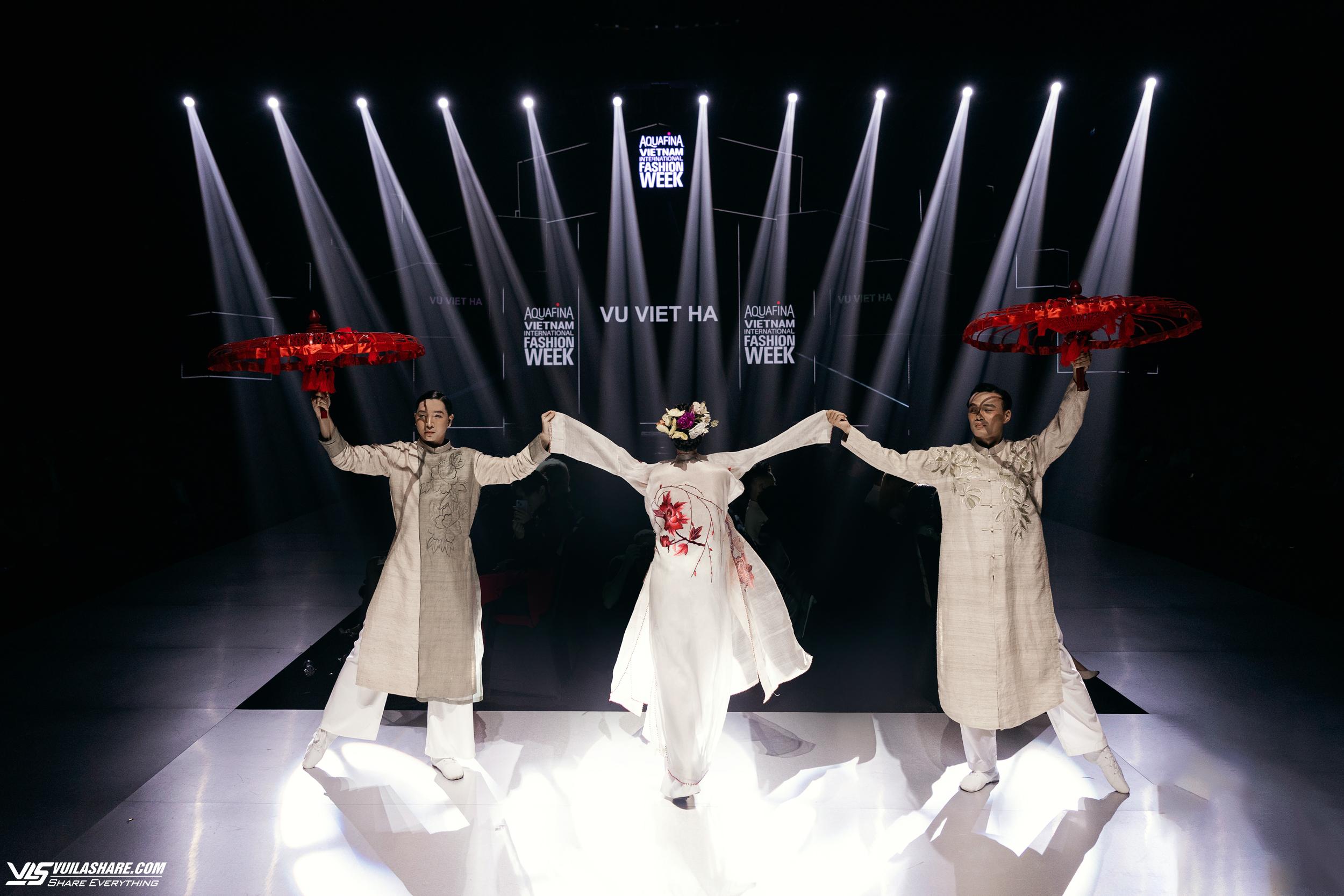 Vũ Việt Hà có show diễn ấn tượng nhất tuần lễ thời trang- Ảnh 11.
