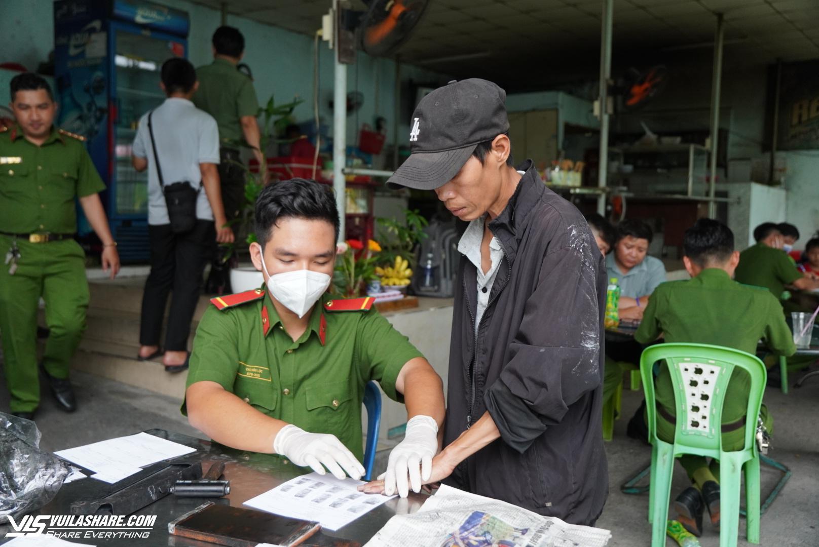 Công an TP.HCM ra quân xử lý người chăn dắt trẻ em xin ăn- Ảnh 4.