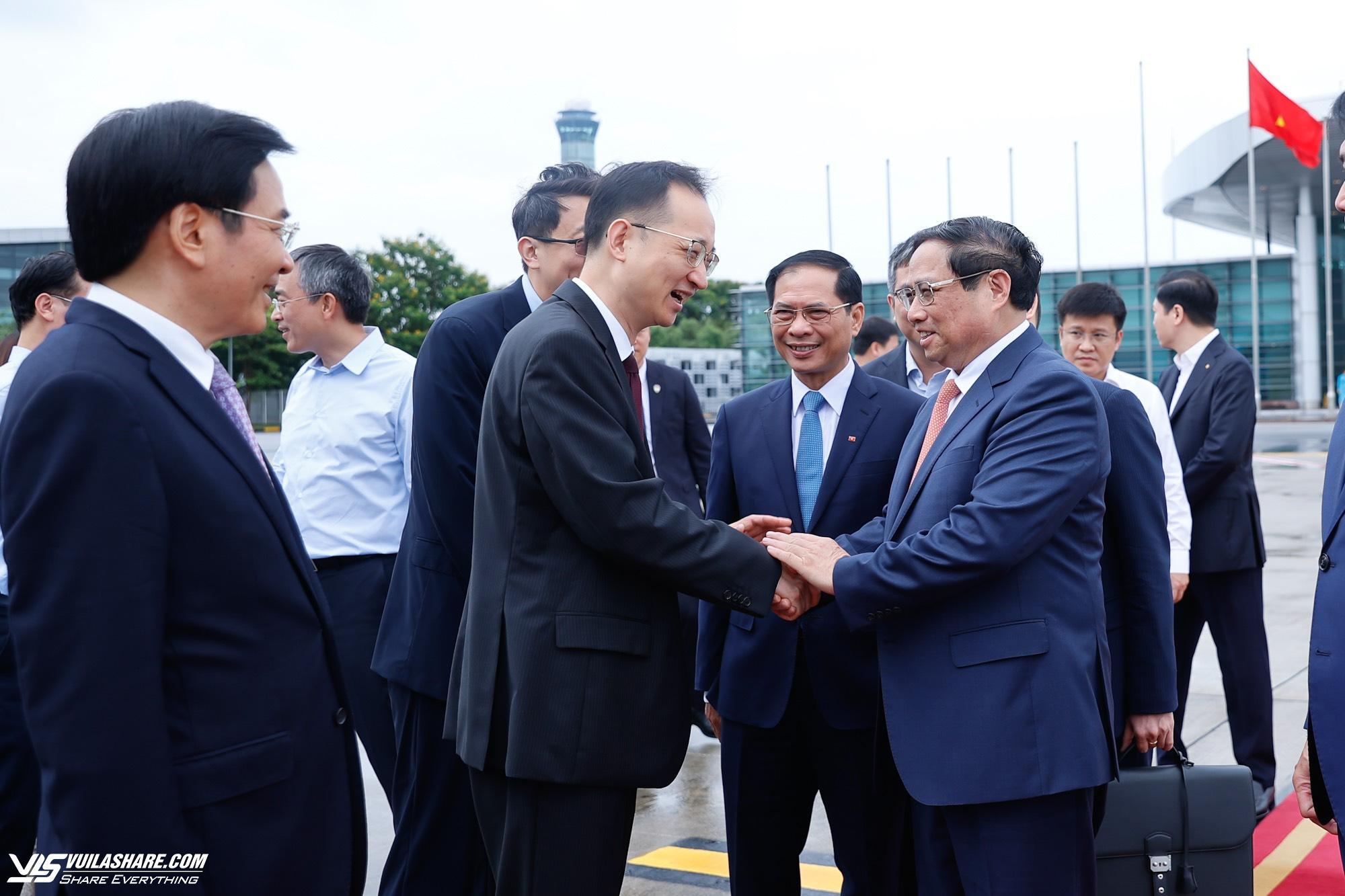 Thủ tướng Phạm Minh Chính rời Hà Nội công du Trung Quốc- Ảnh 2.