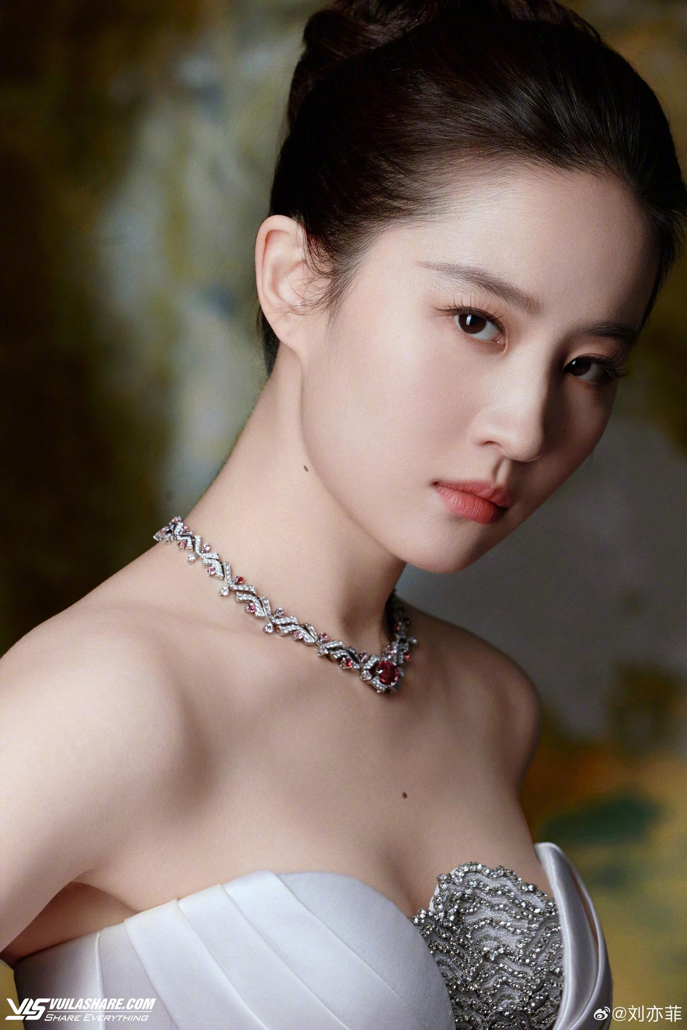 Chiếc váy của Lưu Diệc Phi gây sốt với cảm hứng từ trang phục Hanbok- Ảnh 5.