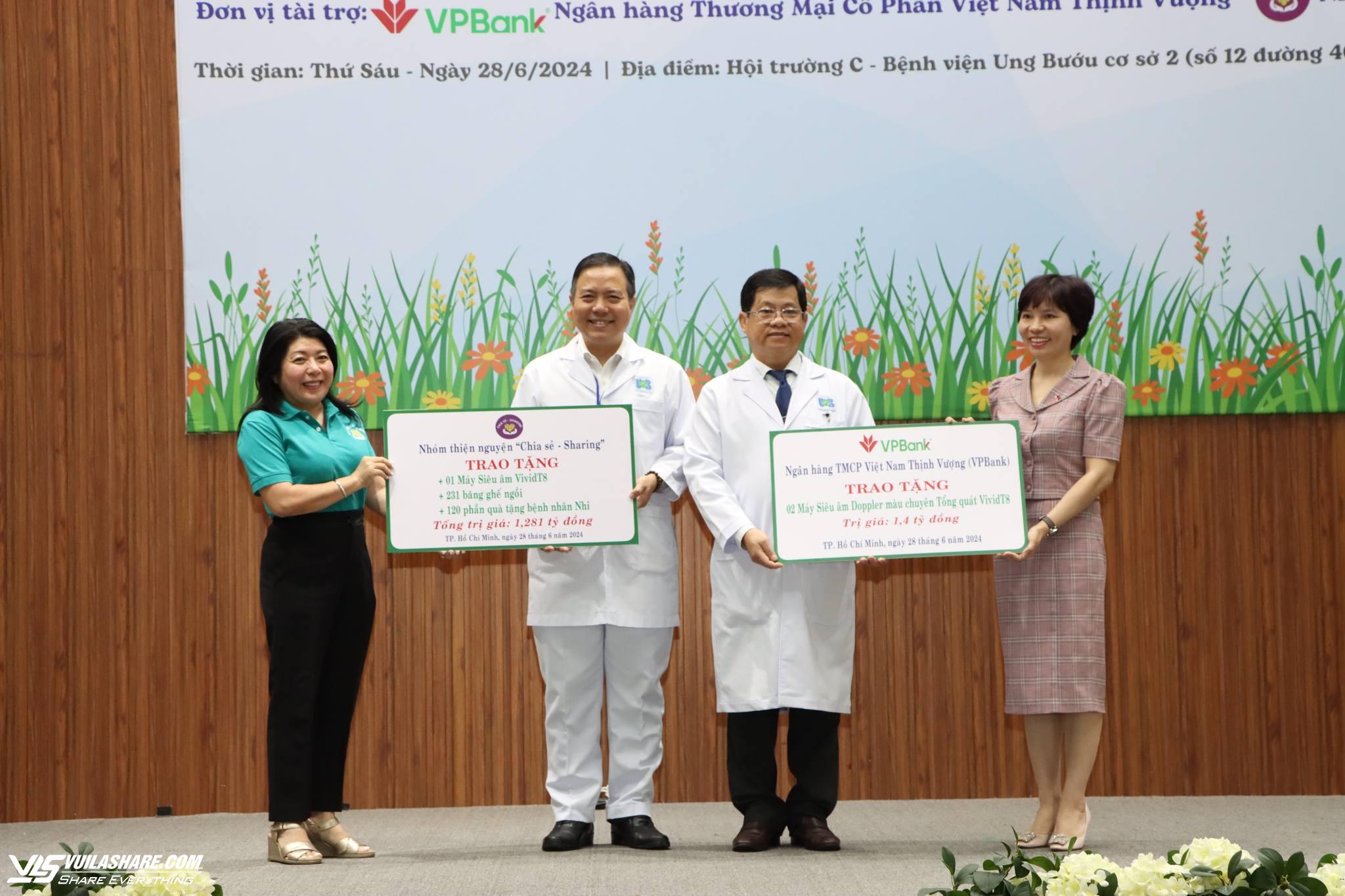 Nguyên Chủ tịch nước Trương Tấn Sang tặng Bệnh viện Ung bướu TP.HCM 3 máy siêu âm- Ảnh 3.