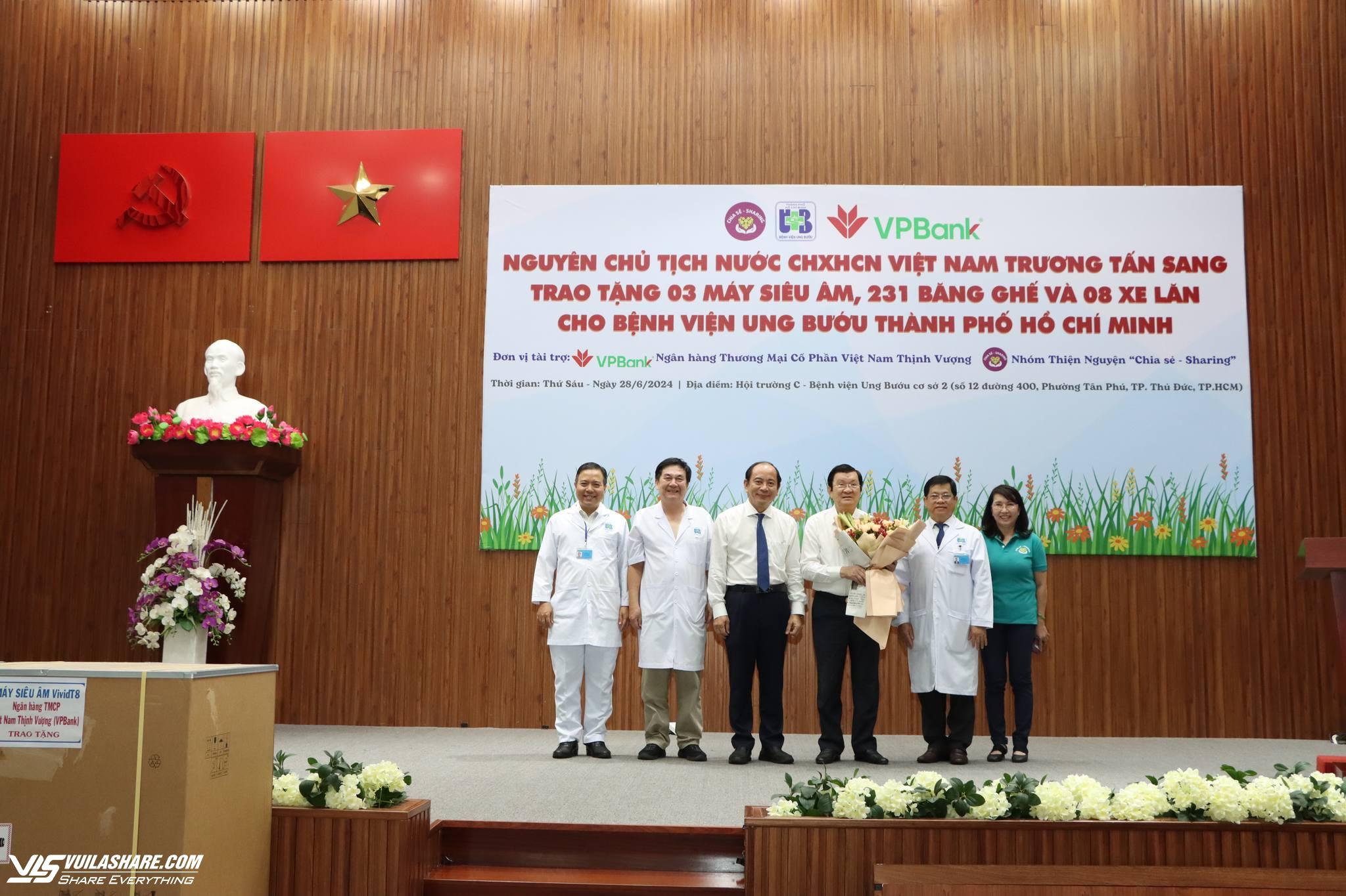 Nguyên Chủ tịch nước Trương Tấn Sang tặng Bệnh viện Ung bướu TP.HCM 3 máy siêu âm- Ảnh 1.