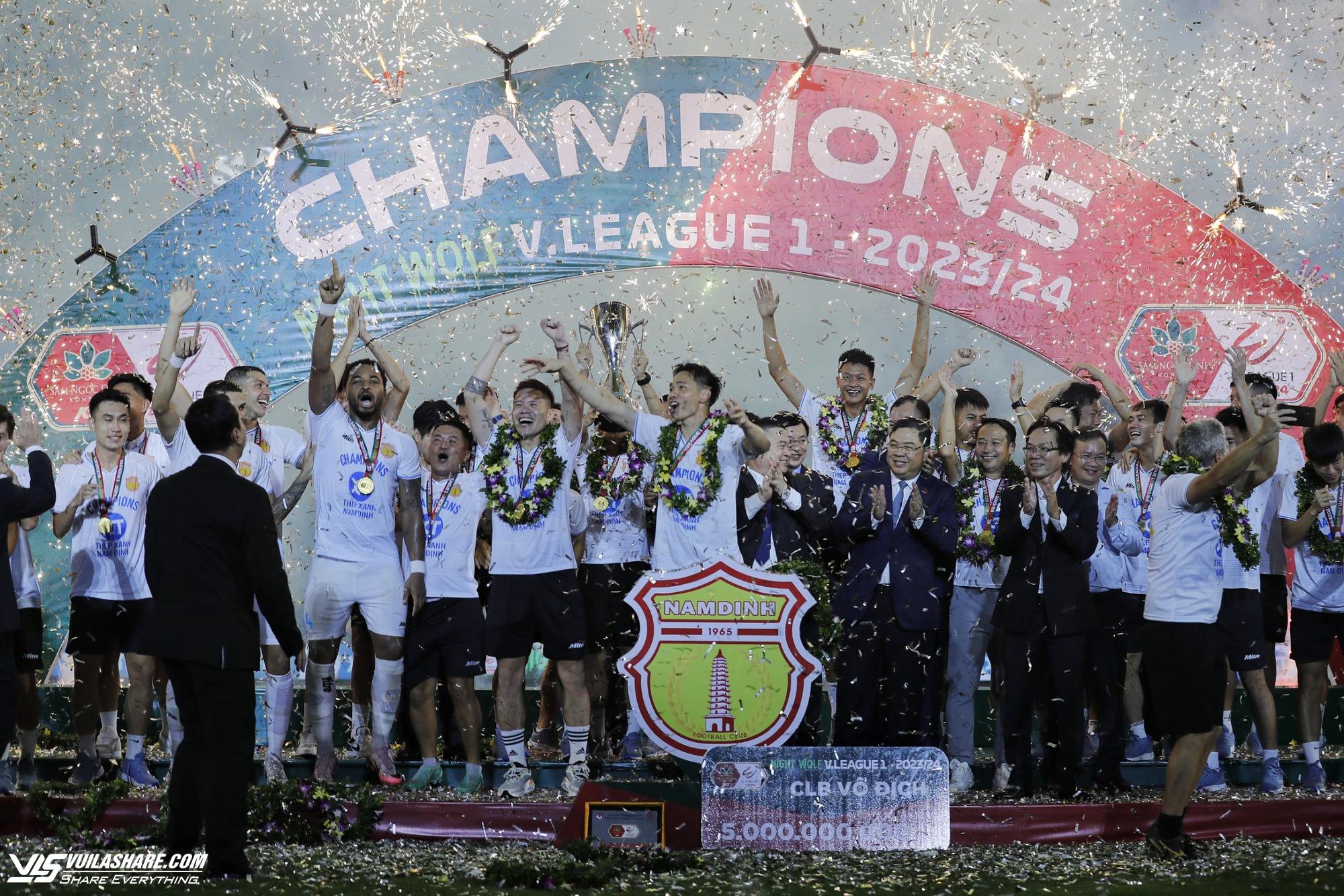Thiên Trường 'mở hội', CLB Nam Định sớm giành chức vô địch V-League: Vui sao nước mắt lại trào!- Ảnh 23.