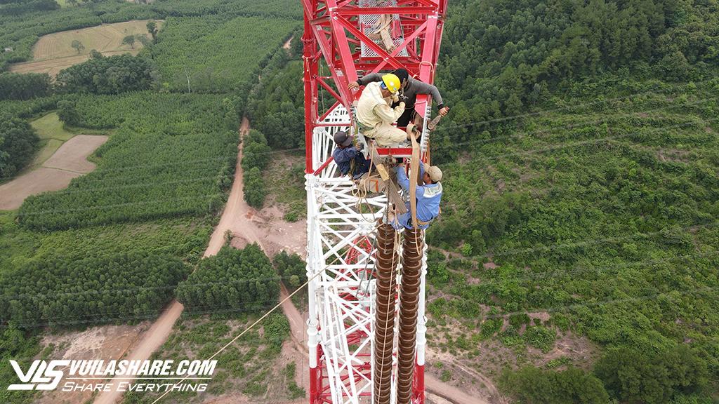 Vượt nắng gió dựng cột điện đường dây 500 kV- Ảnh 6.