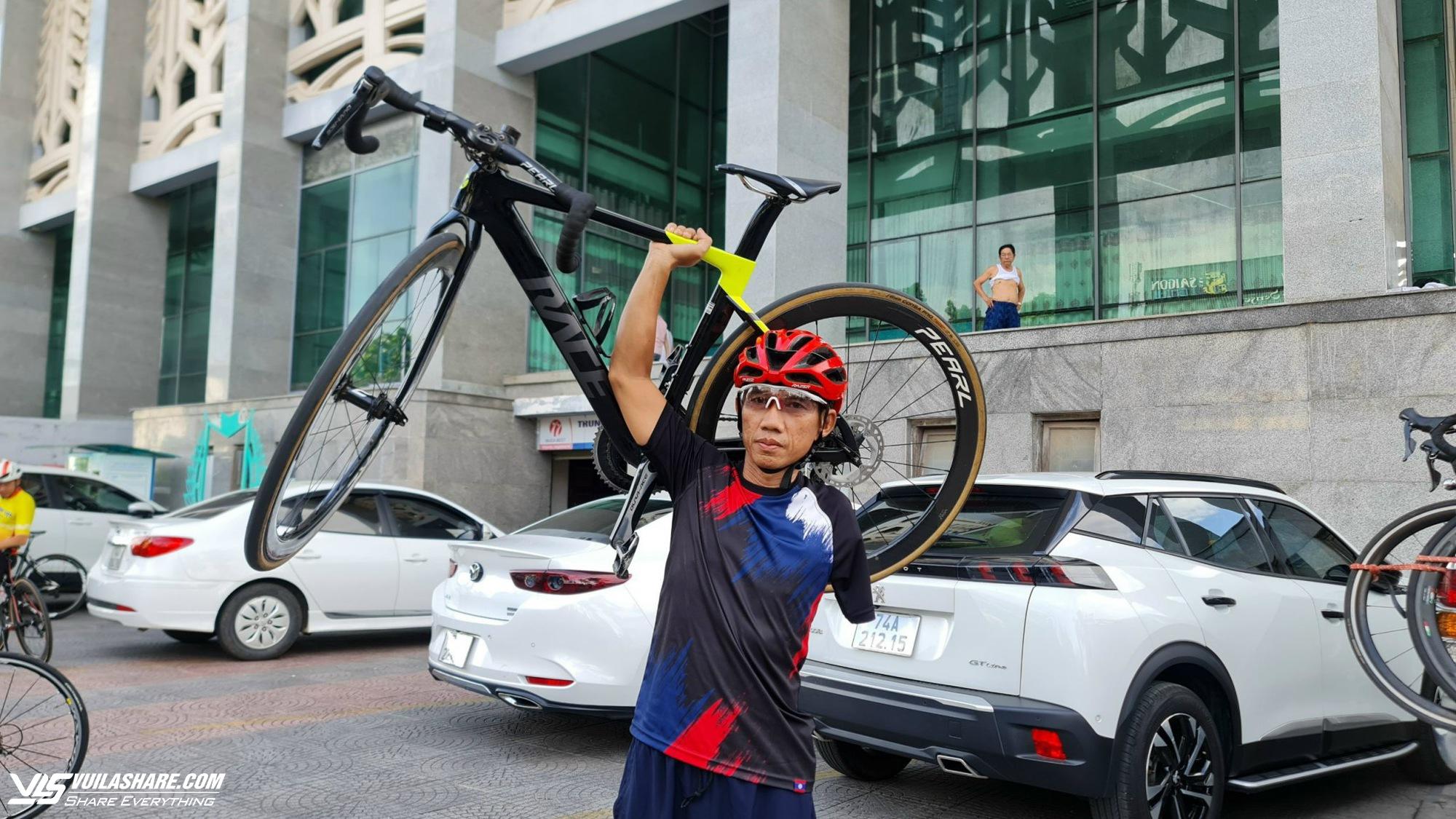 Xúc động VĐV Lào vượt nghịch cảnh đến với ngày hội đạp xe ở Quảng Trị- Ảnh 1.