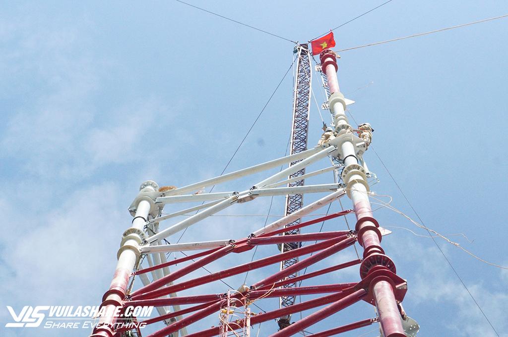Vượt nắng gió dựng cột điện đường dây 500 kV- Ảnh 9.